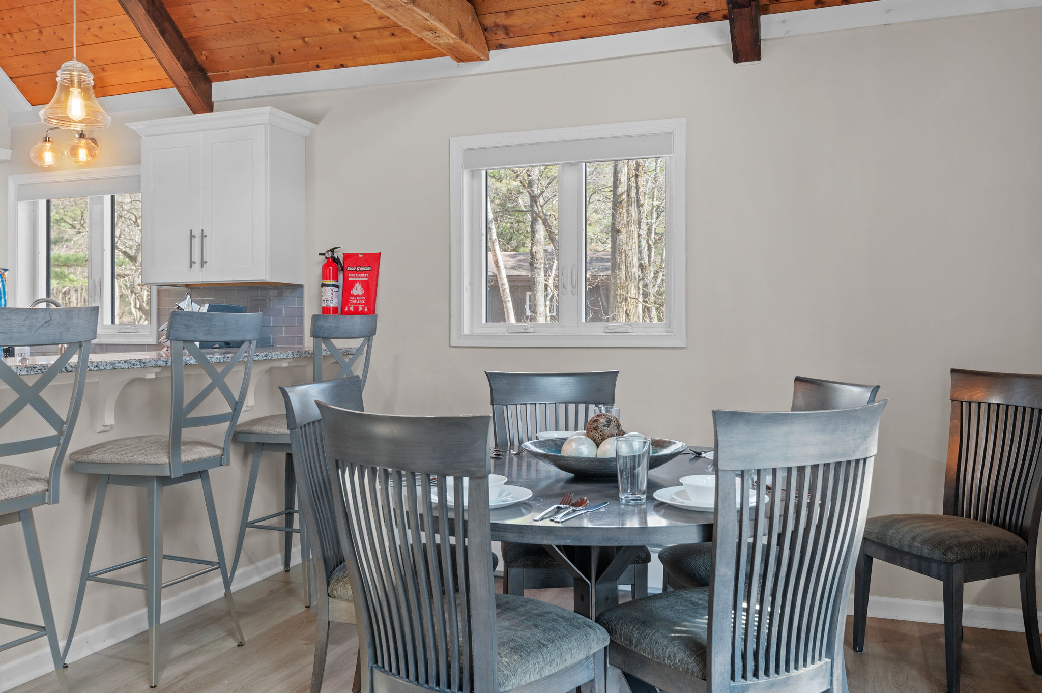 Island and Dining Flow
Grab a bite at the island or enjoy a sit-down meal at the dining table with plenty of seating for everyone.