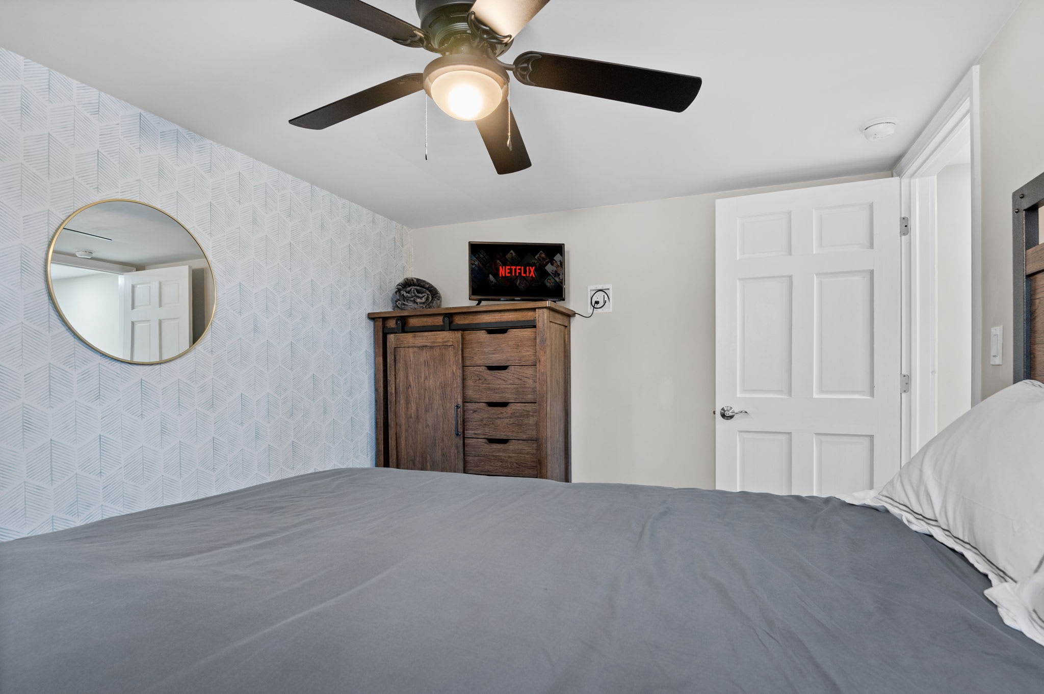 Chic Yet Relaxed
A touch of modern design with neutral tones, ceiling fan, and dresser space for longer stays.