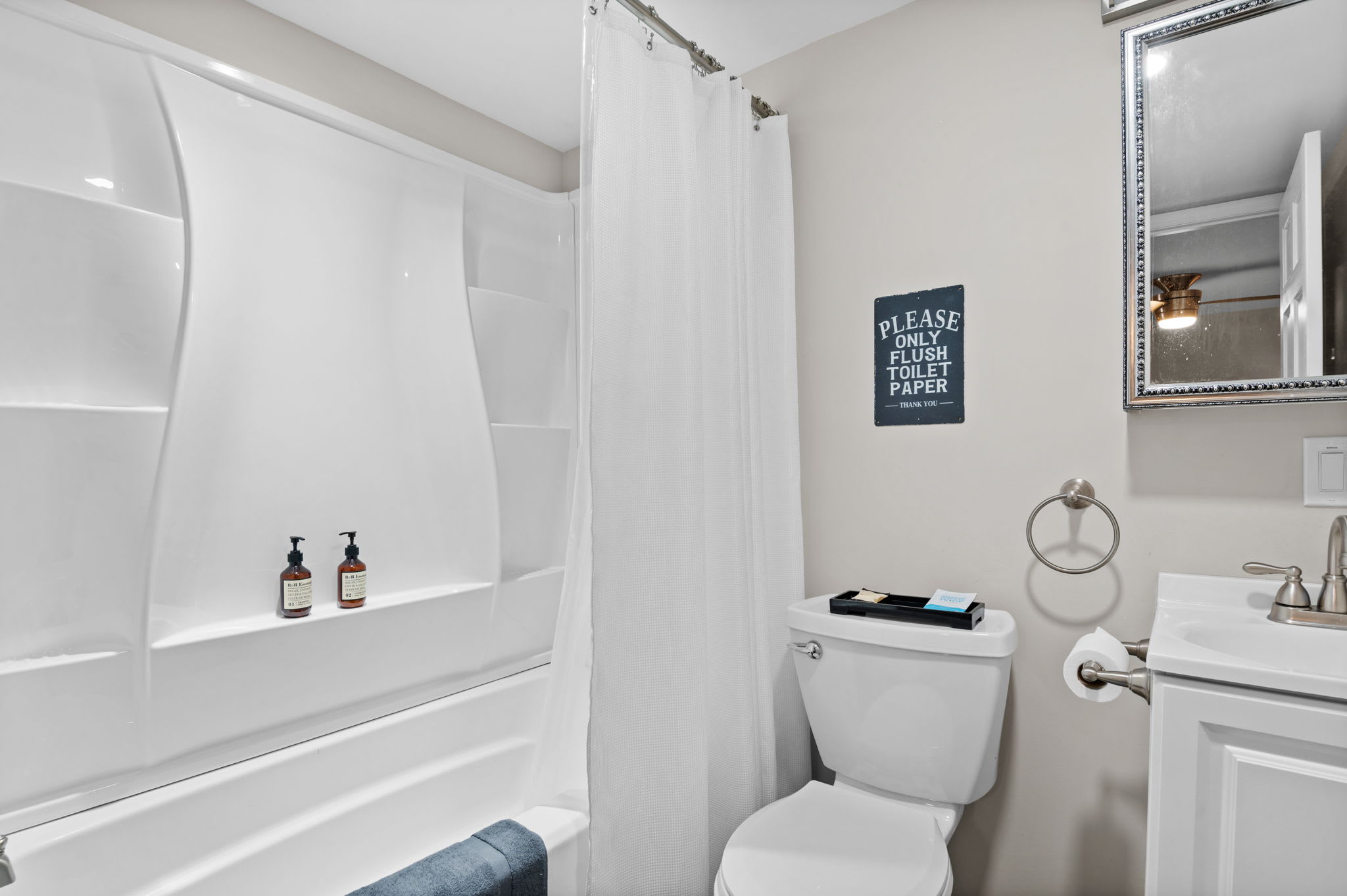 All-in-One Convenience
This full bathroom includes a clean tub-shower combo and light modern finishes to keep your stay seamless.