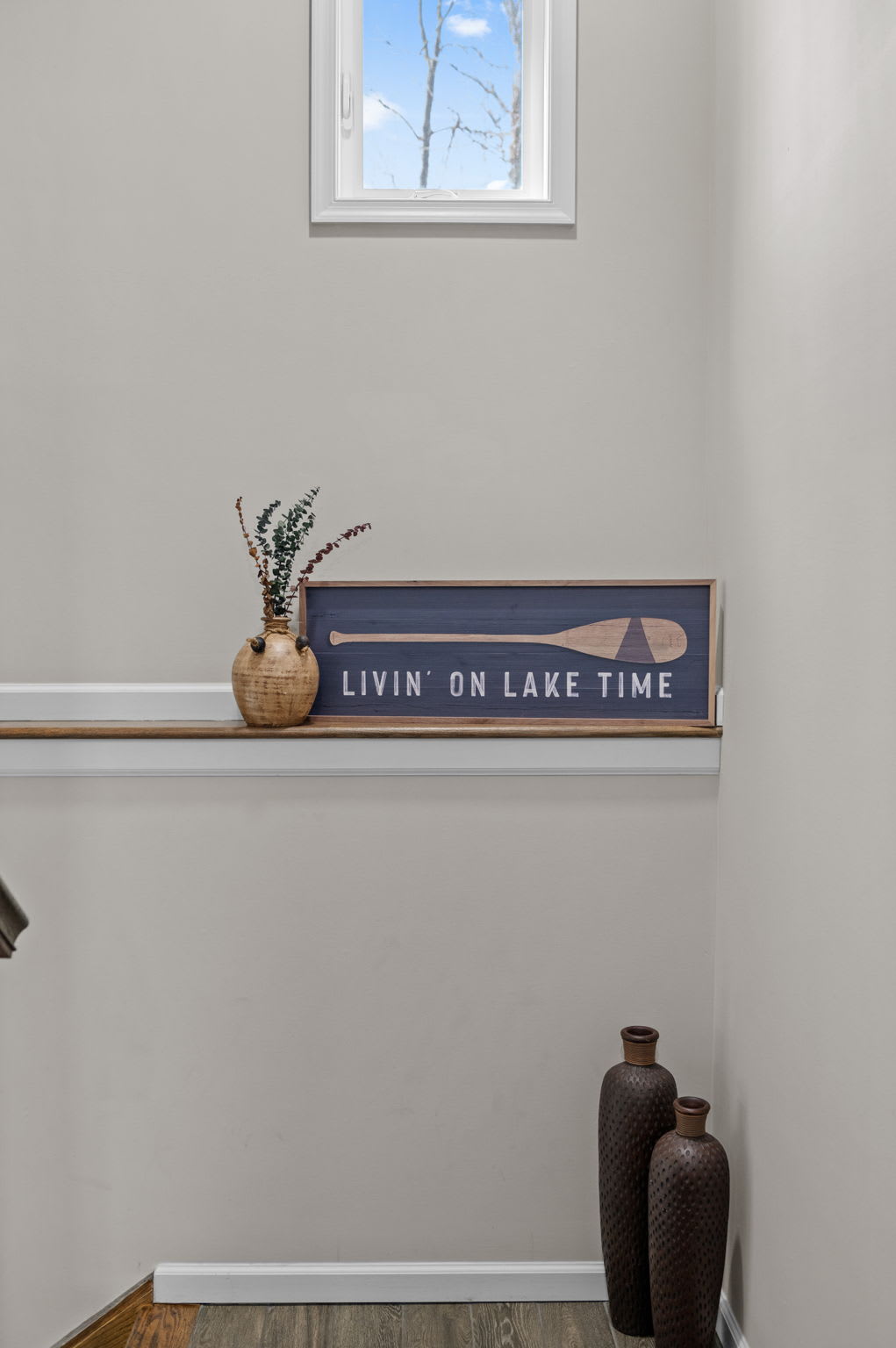 Lake Life Reminder
A charming little detail that adds a touch of personality to your stay and keeps the mood relaxed.