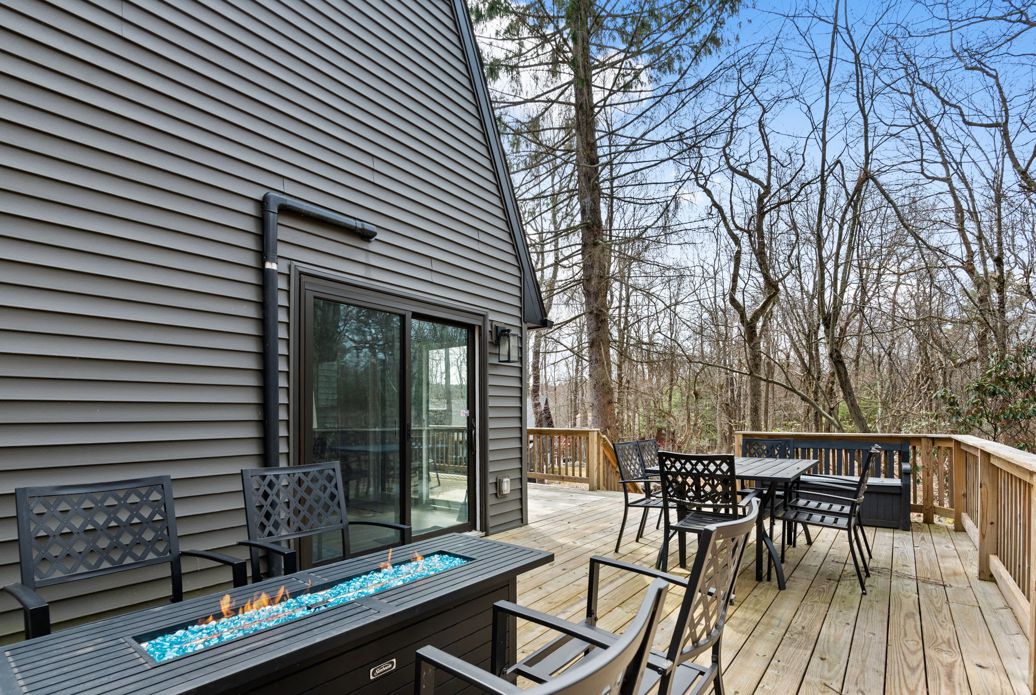 Sleek and Spacious Setup
Clean lines, stylish furniture, and wide deck space give this outdoor area a modern mountain vibe.