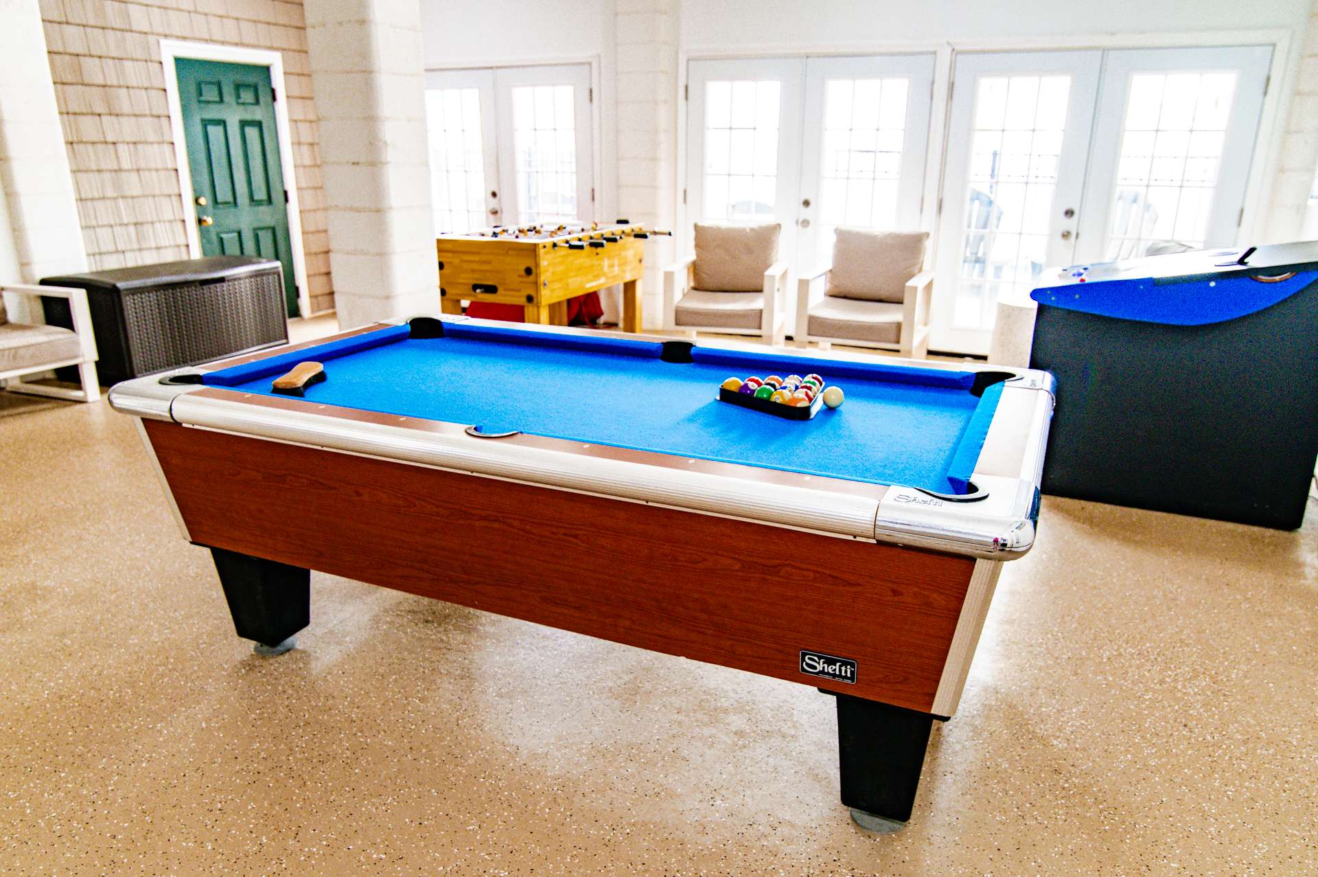 Sun and Games House w Swimming Pool Tons of Games Putting Green
