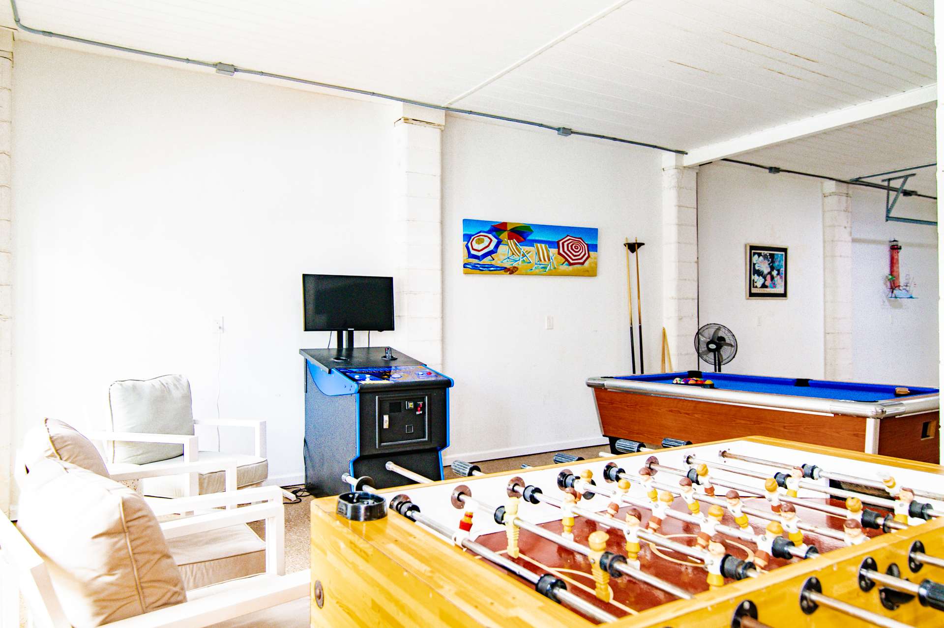 Sun and Games House w Swimming Pool Tons of Games Putting Green