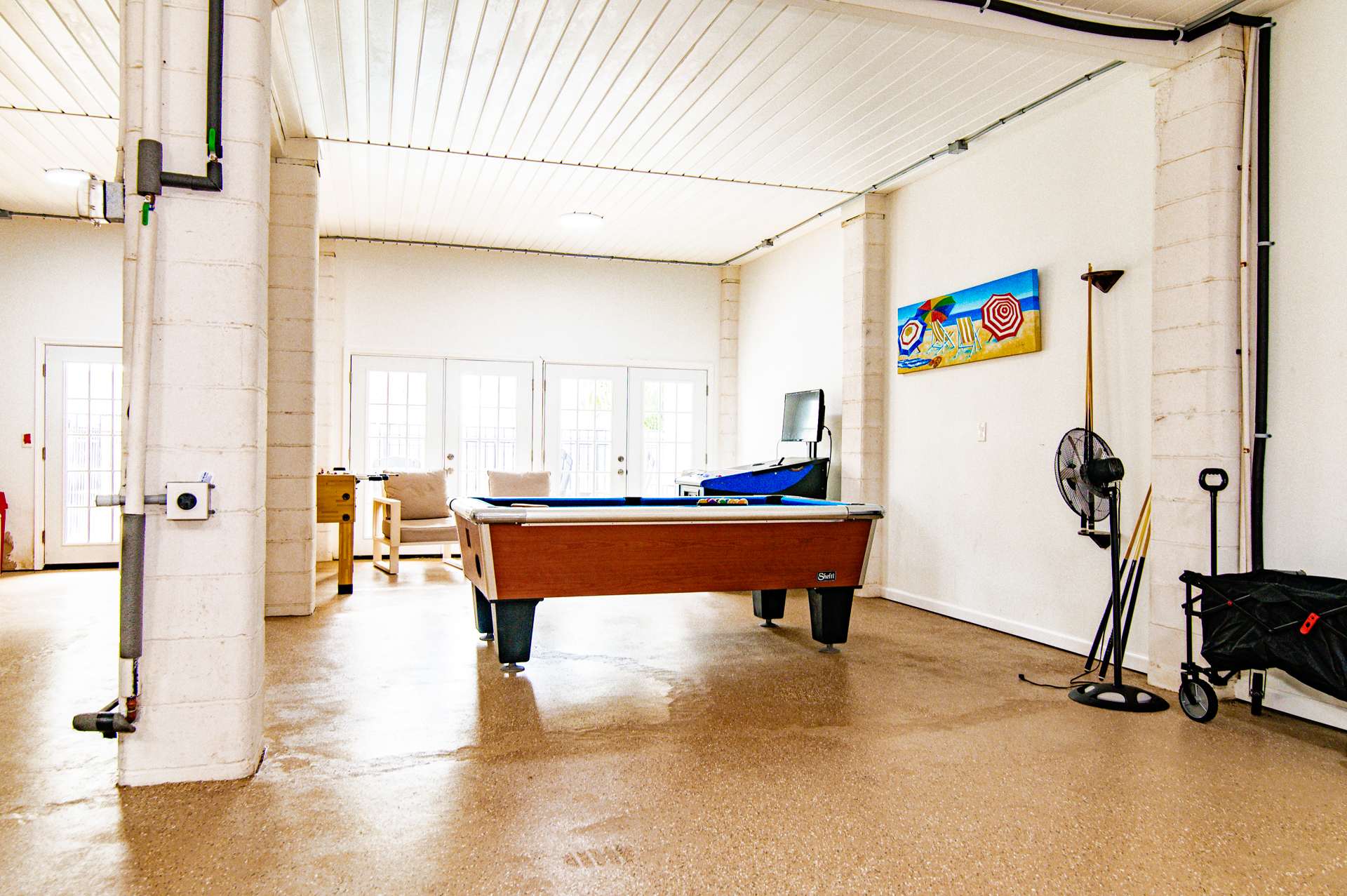 Sun and Games House w Swimming Pool Tons of Games Putting Green