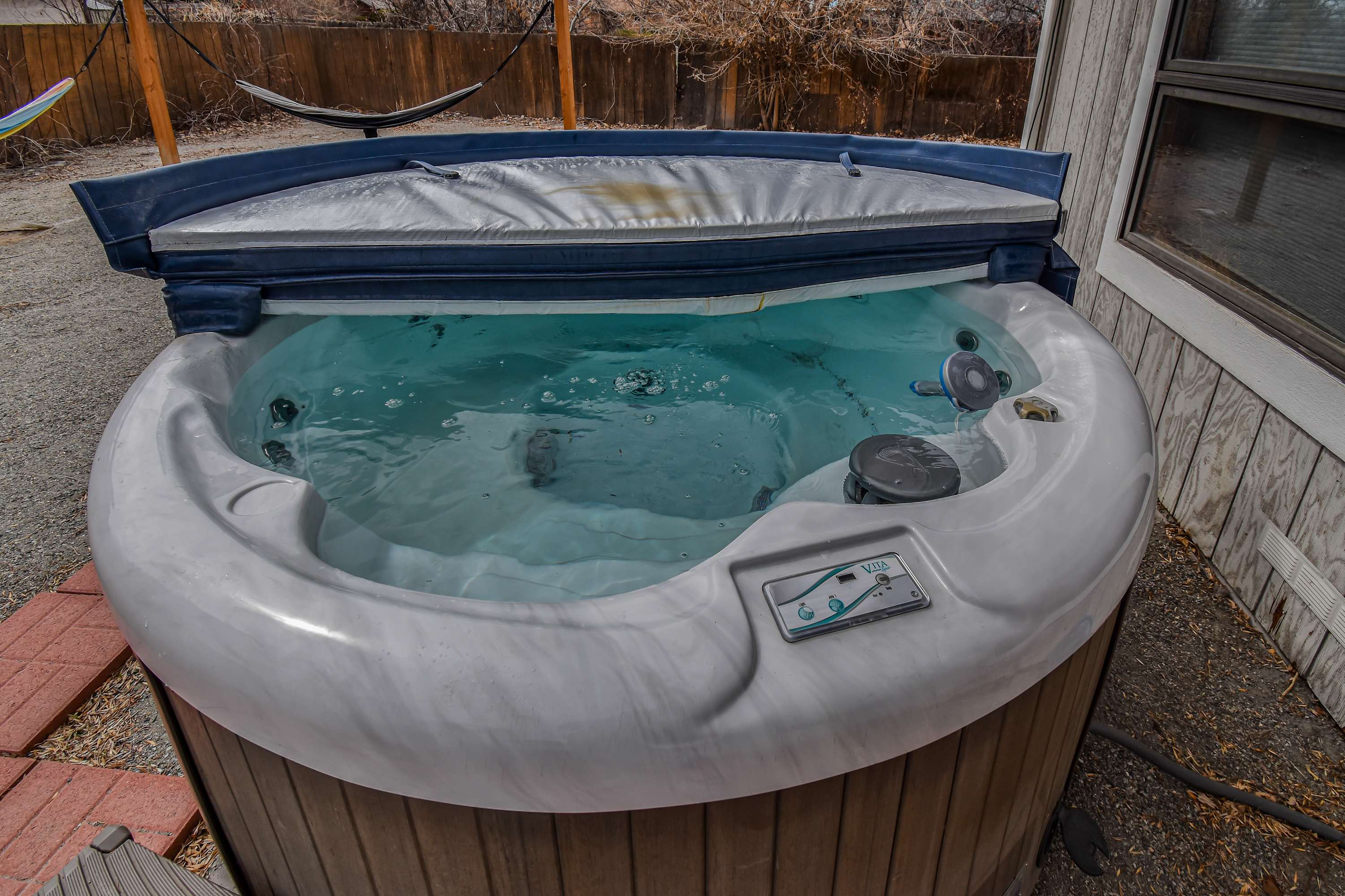 Spacious Backyard And Hot Tub - Charming Family Haven - Denver, CO