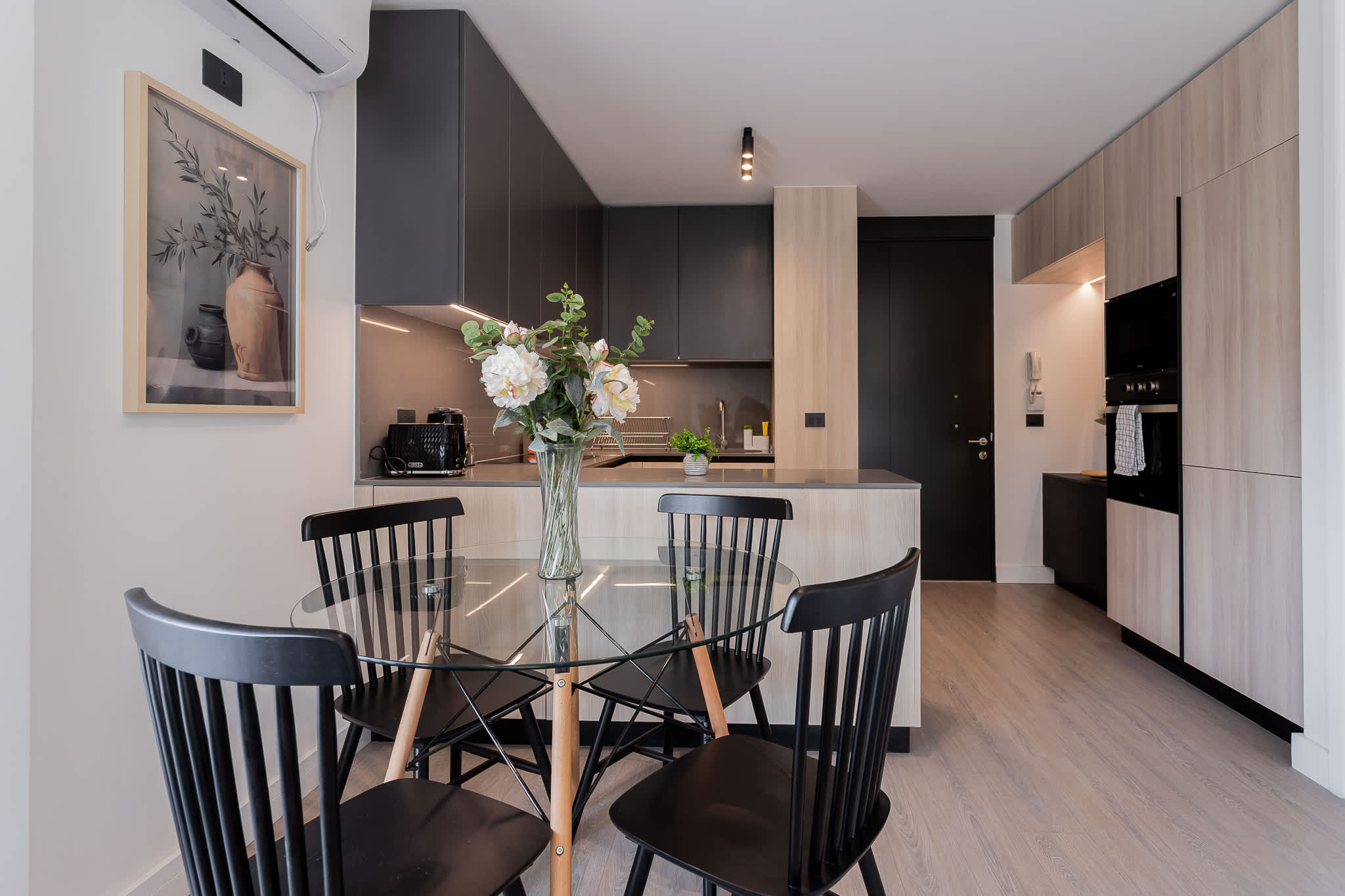 Sleek and modern kitchen with stylish dining area, perfect for enjoying meals in comfort and style.