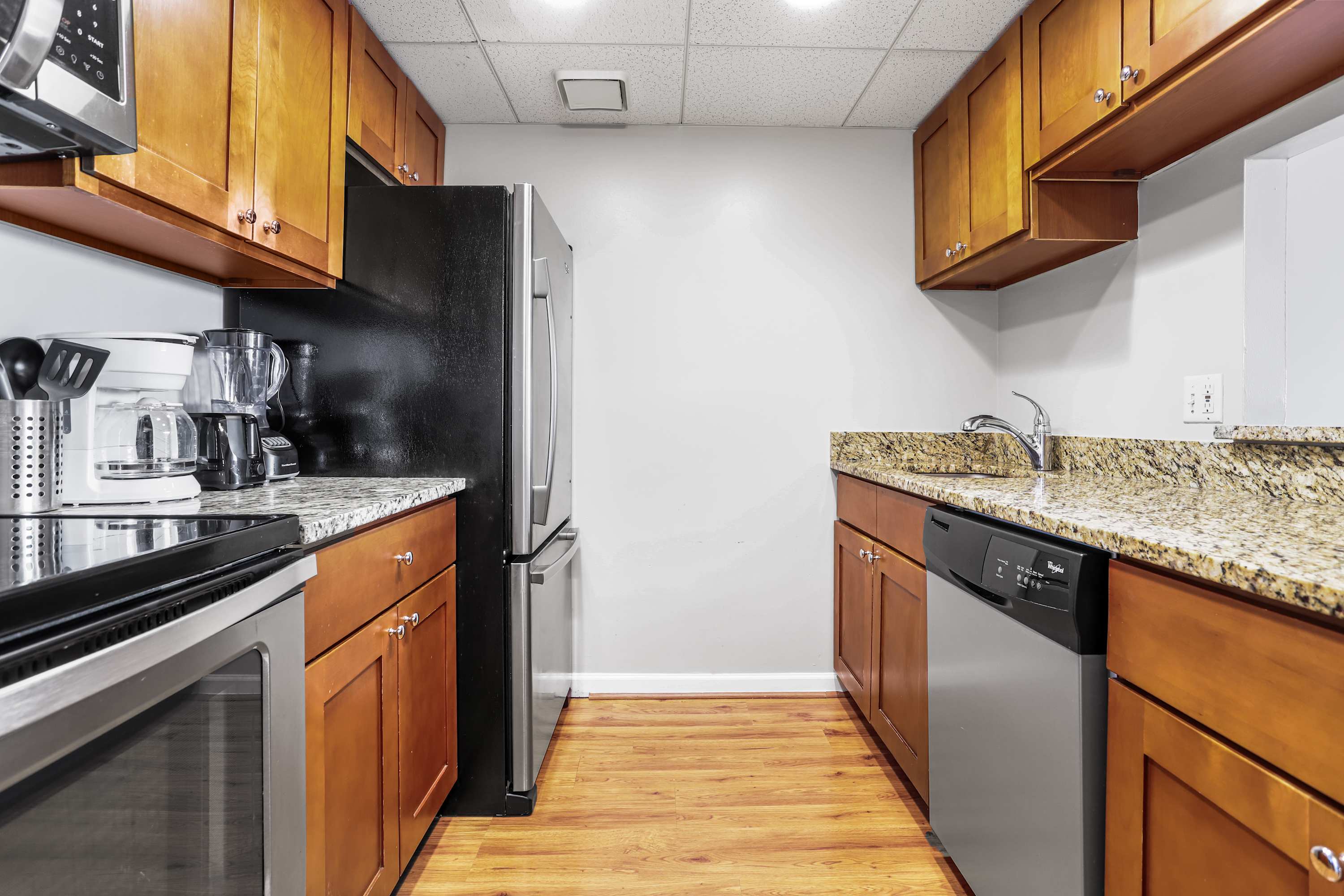 Modern Apt in Prime Location with City Views