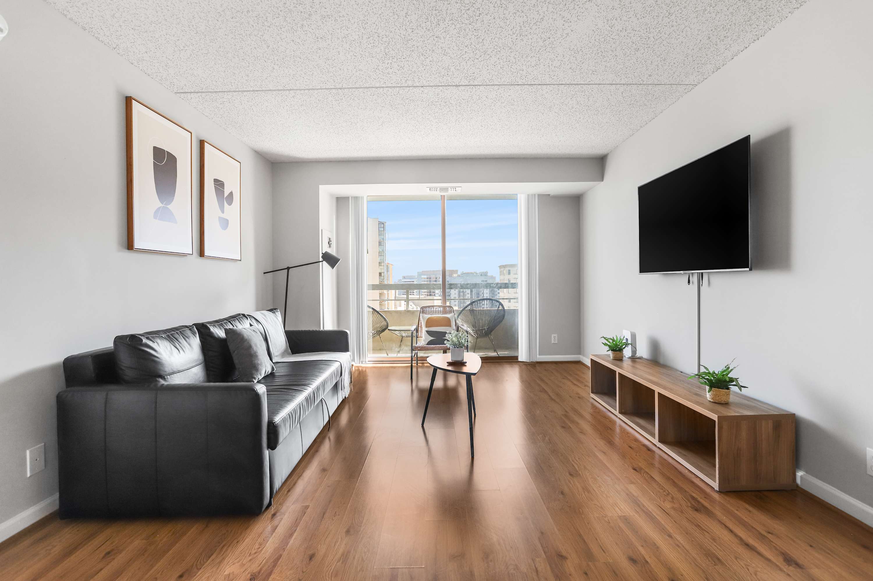 Modern Apt in Prime Location with City Views