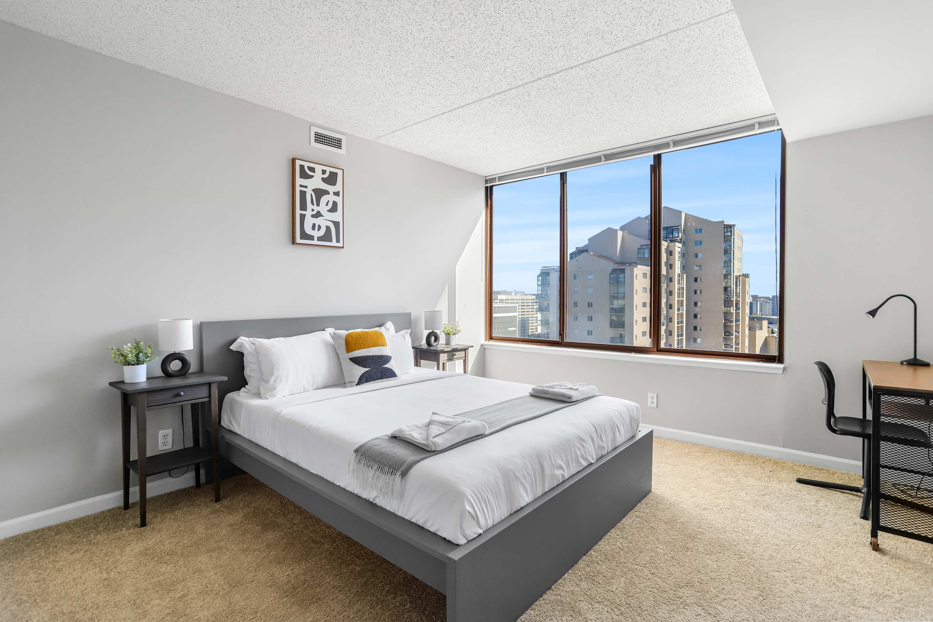 Modern Apt in Prime Location with City Views