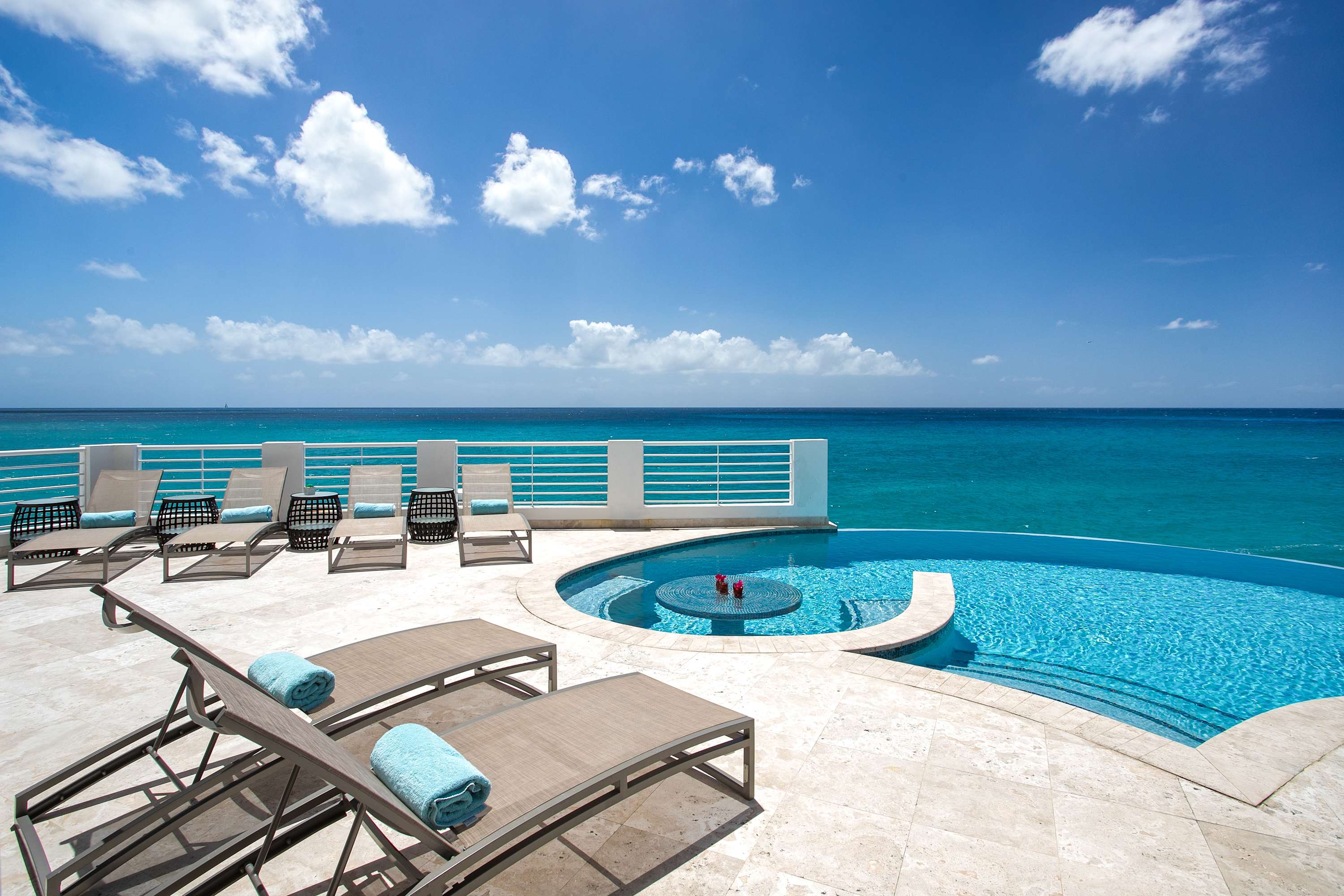Diamond (3 bedrooms) - Oceanfront villa with pool, Cupecoy, St...