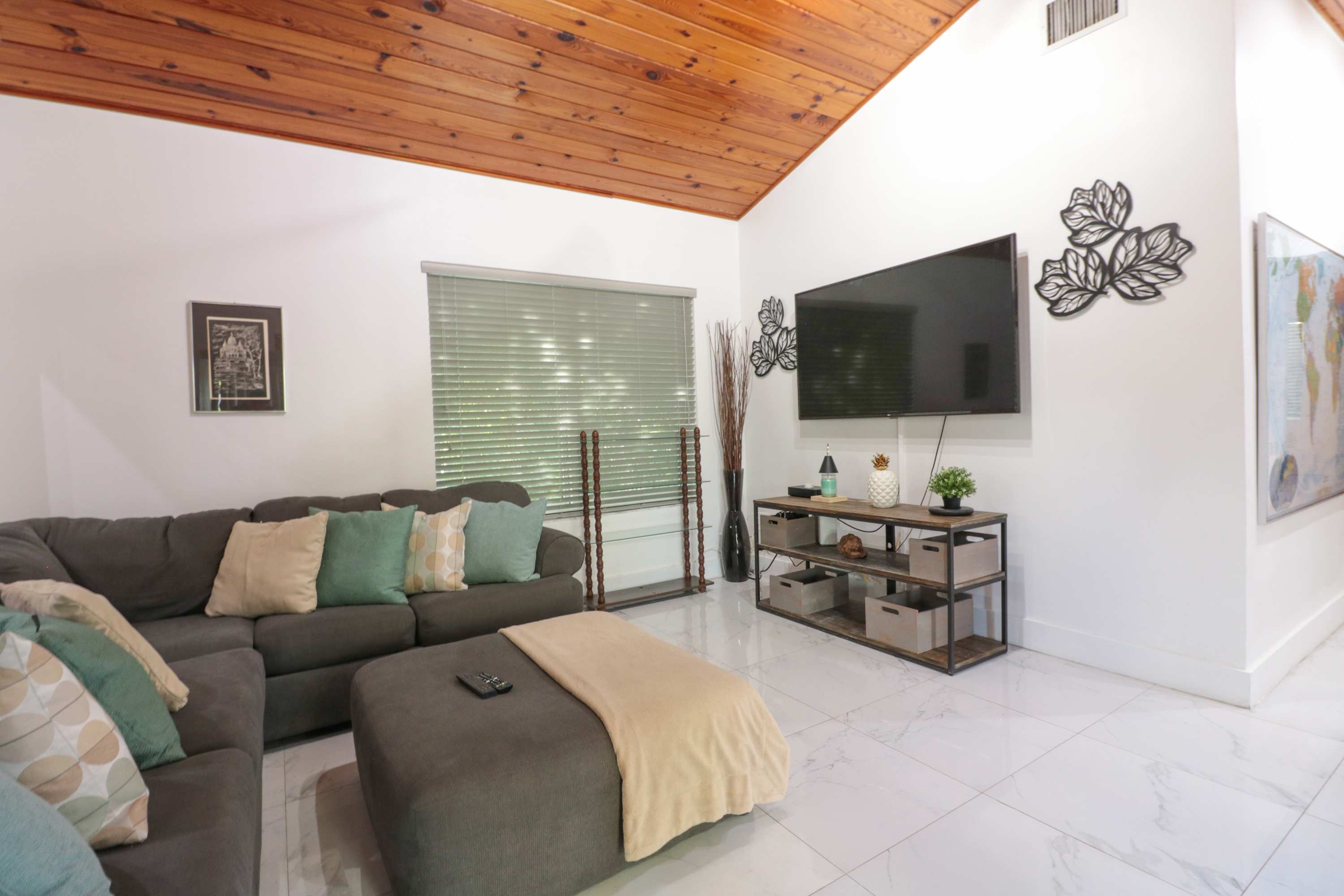 Rustic Modern Miami Villa, Private Patio and BBQ - Picture 15