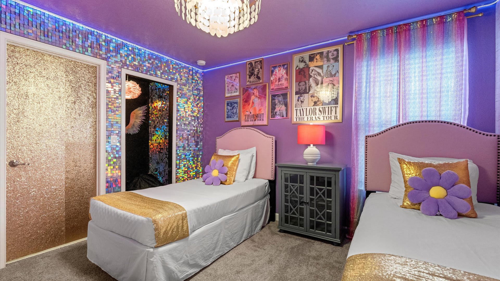 Twin bedroom with walk in closet 