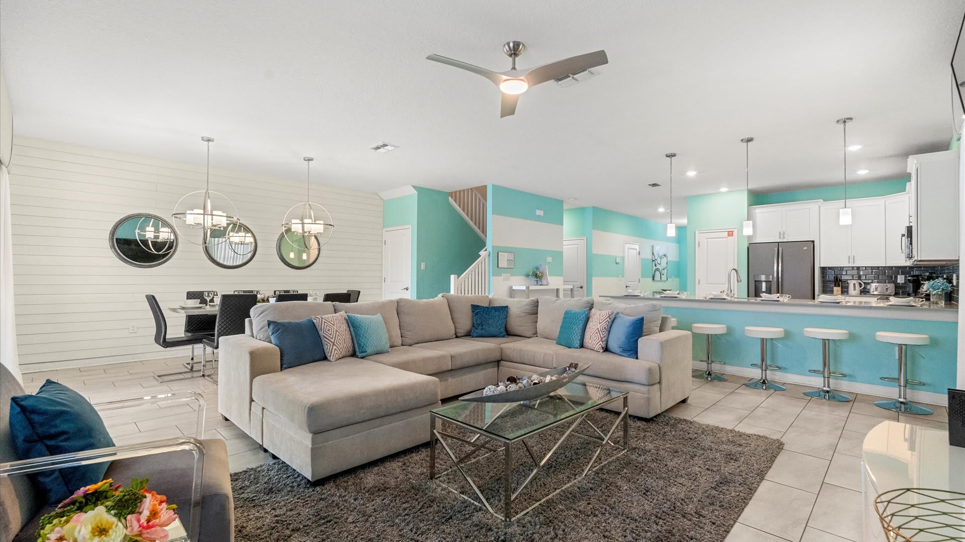 Open-concept living room with modern furnishings 