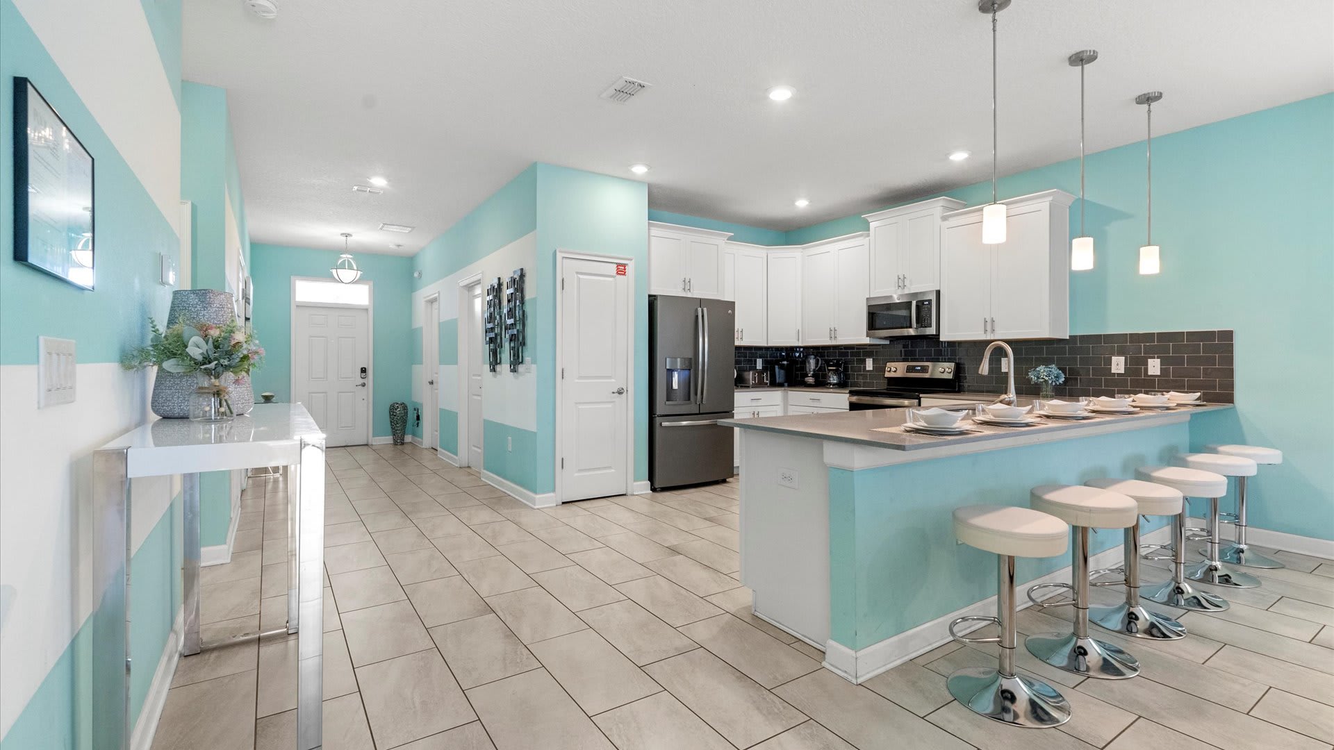 Spacious family kitchen with breakfast bar seating