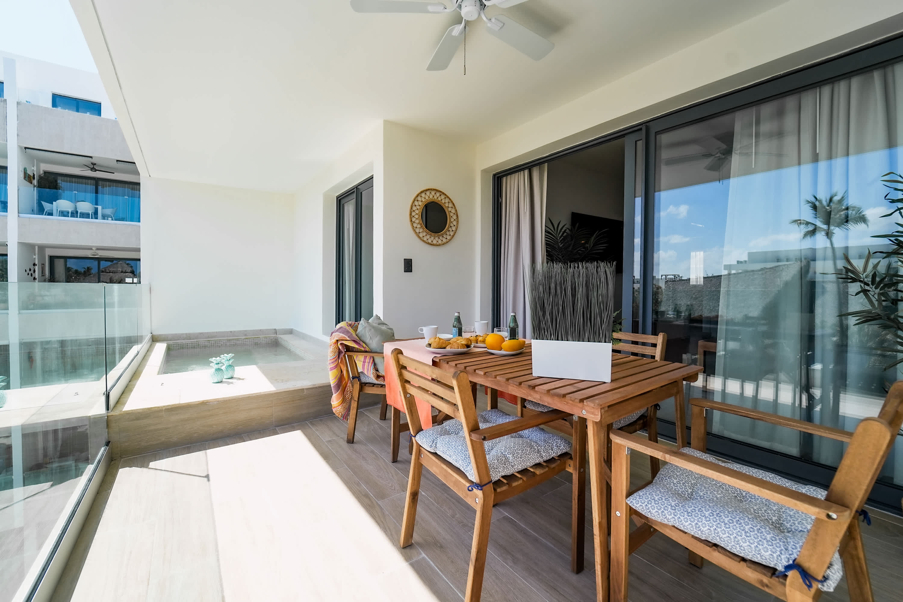 Beautiful new condo with Picuzzi