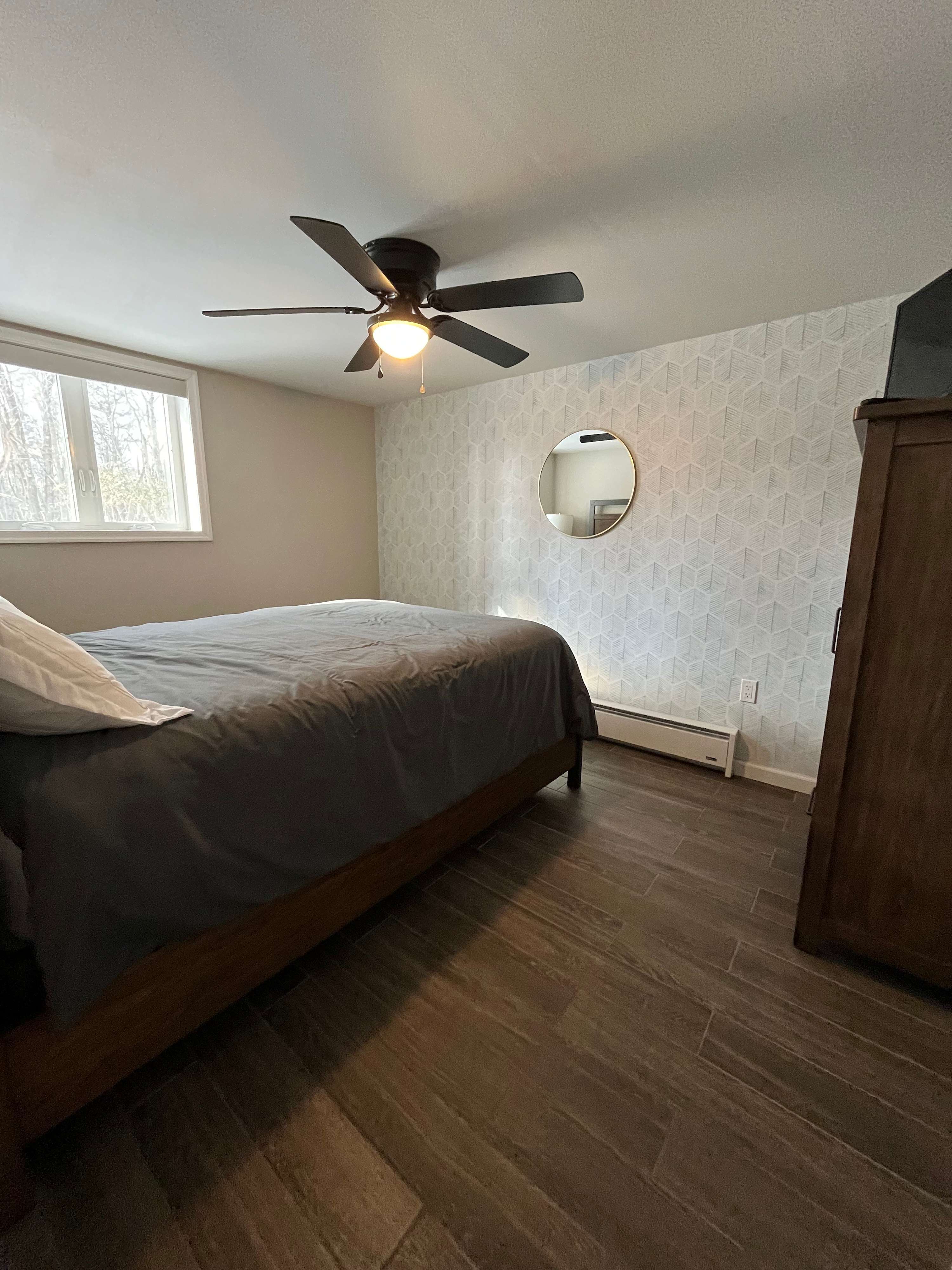 Warm and Minimalist
This no-fuss bedroom gives you the comfort you need with clean lines and quiet vibes.