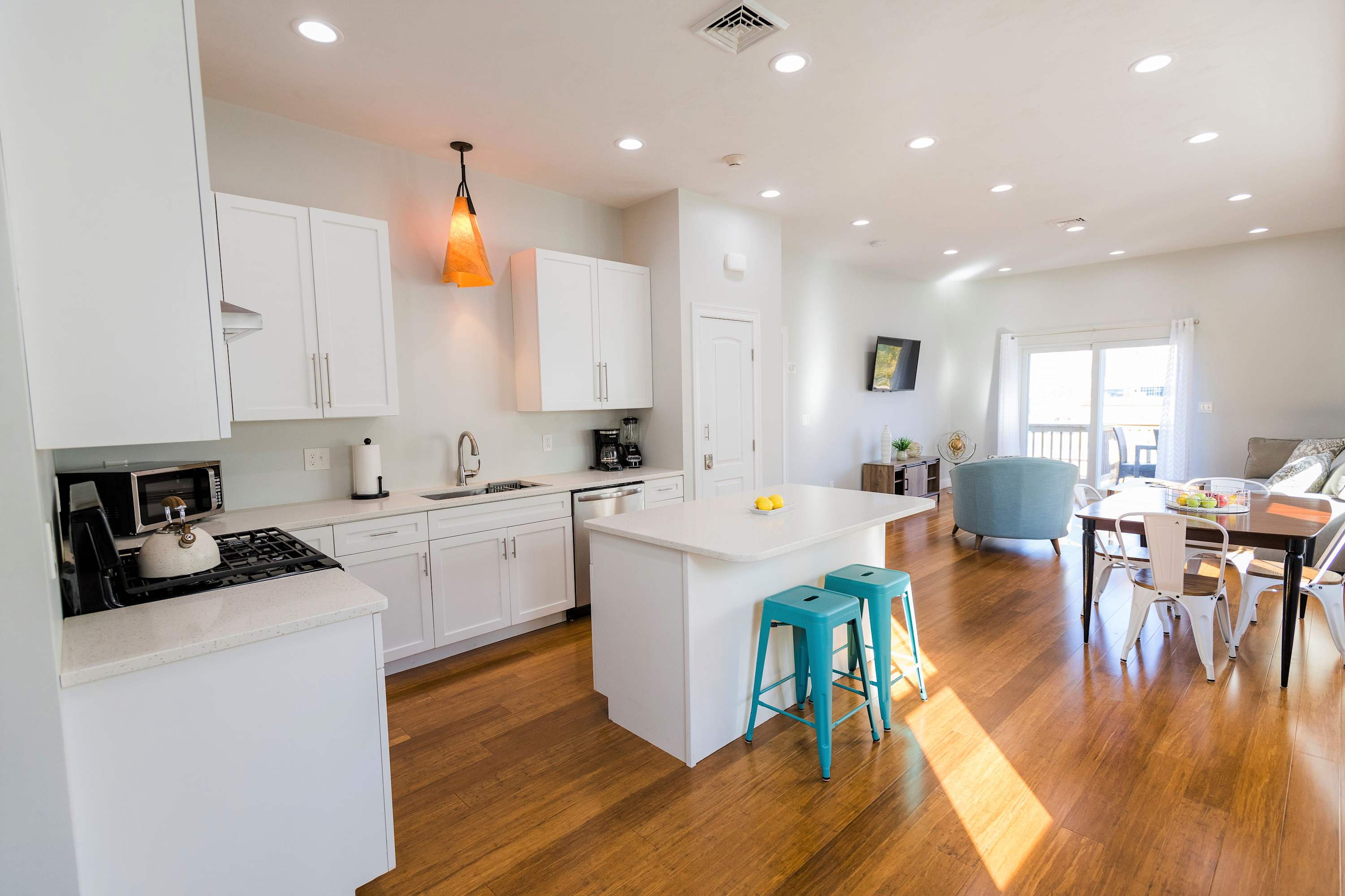 Jennifer’s Penthouse Panoramic City Views w/ Deck — Providence, RI — vacation rental