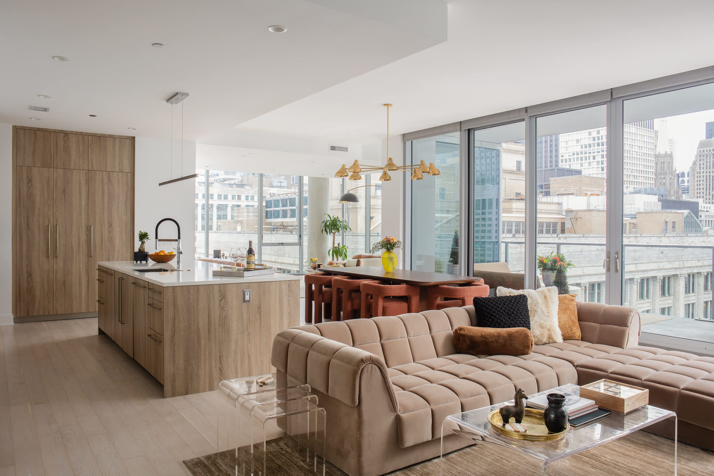 Luxury Penthouse: Iconic Views + Exclusive Comfort - Chicago, IL