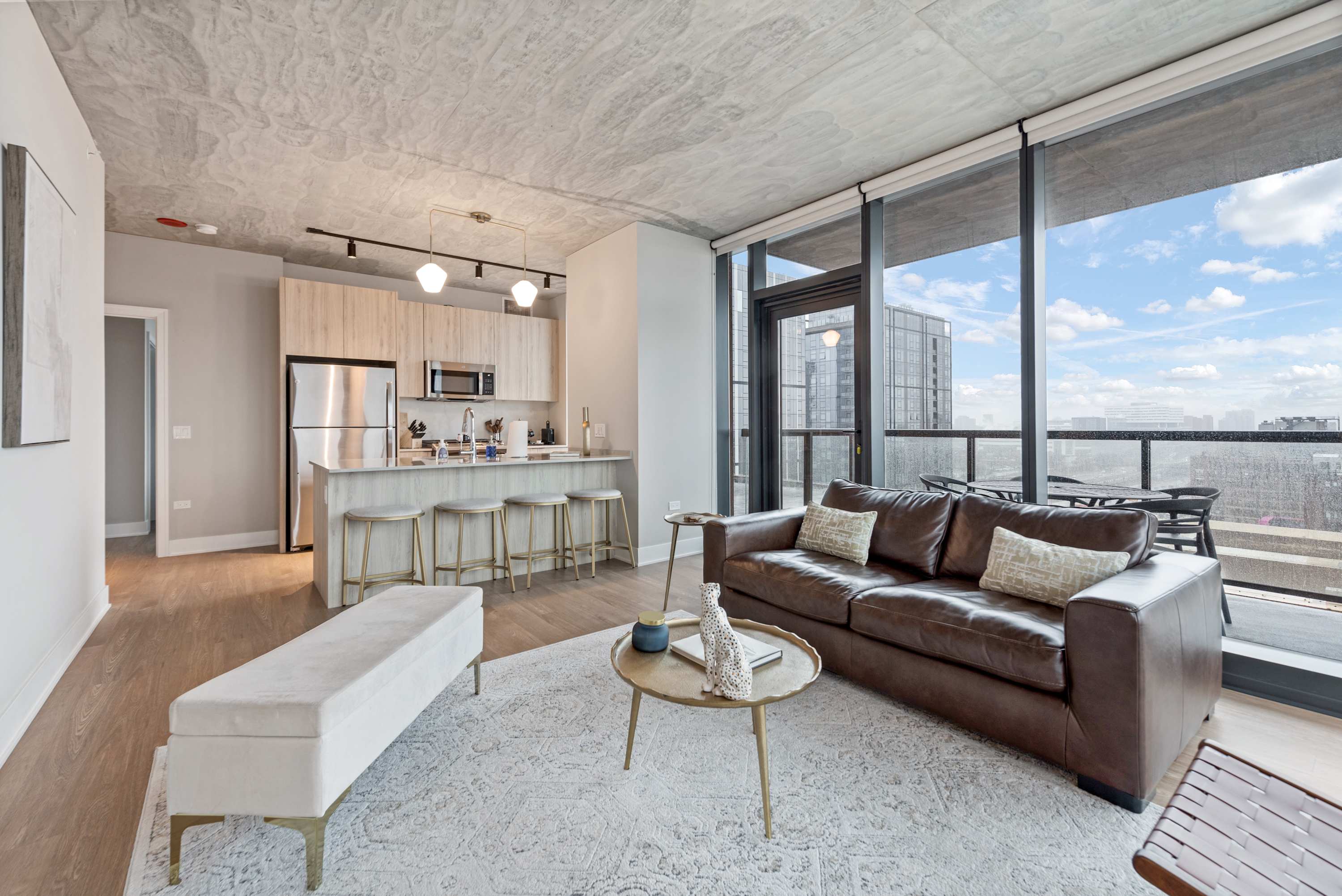 West Loop Oasis: Skyline Views + Prime Location - Chicago