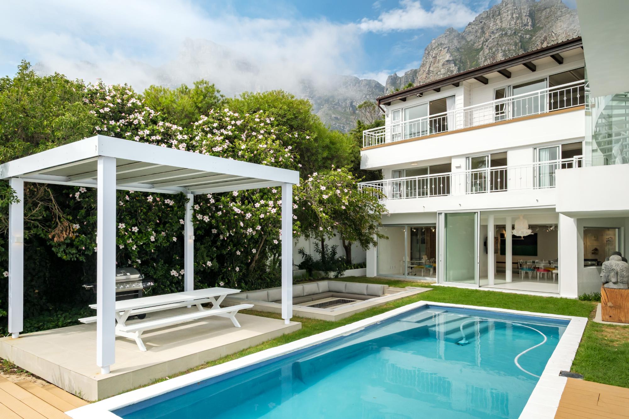 Idyllic Camps Bay Villa w 2 Pools Buddha Retreat