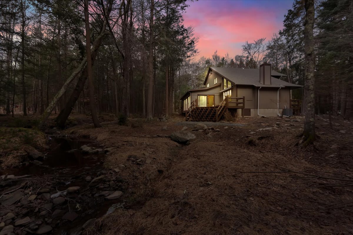Riverside Escape | FirePit | Wrap around Patio 