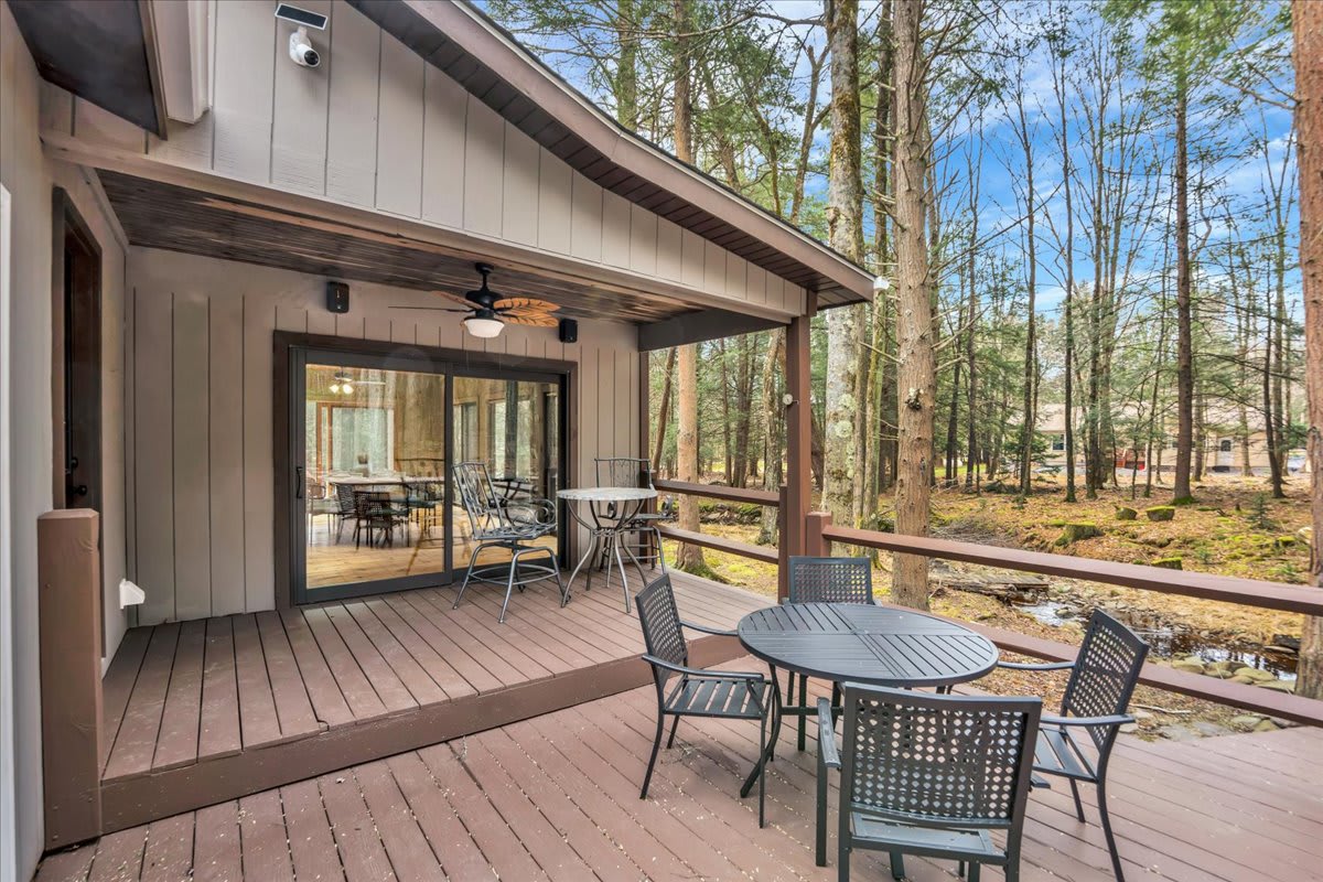 Riverside Escape | FirePit | Wrap around Patio 