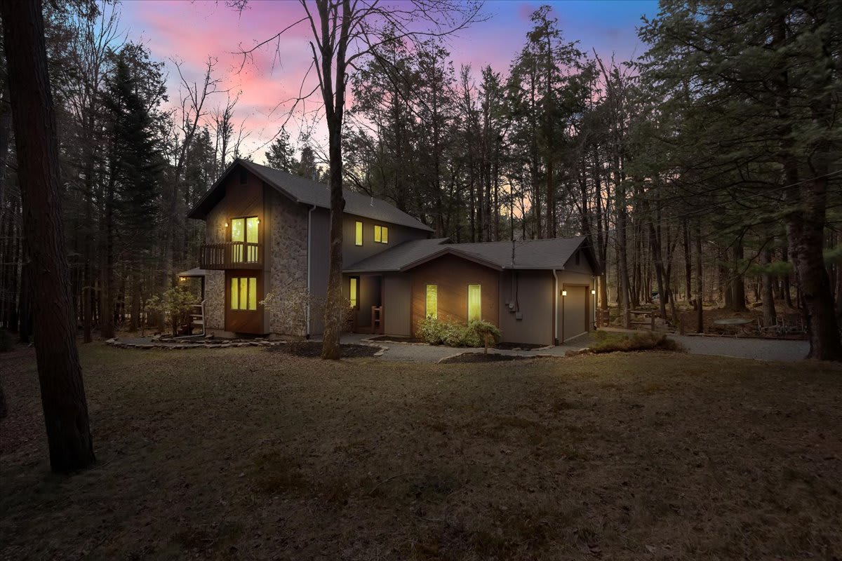 Riverside Escape | FirePit | Wrap around Patio 