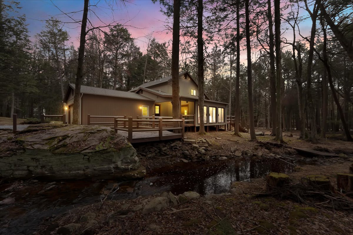 Riverside Escape | FirePit | Wrap around Patio 