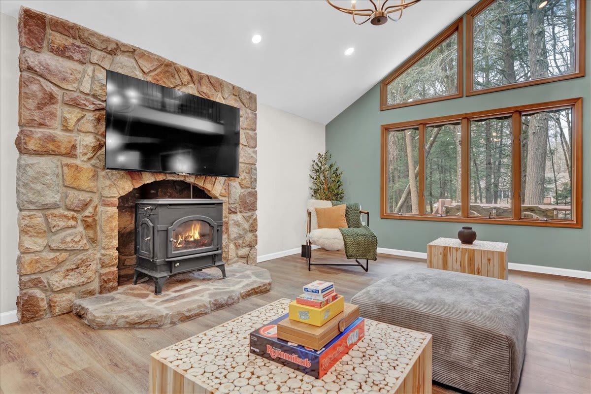 Riverside Escape | FirePit | Wrap around Patio 