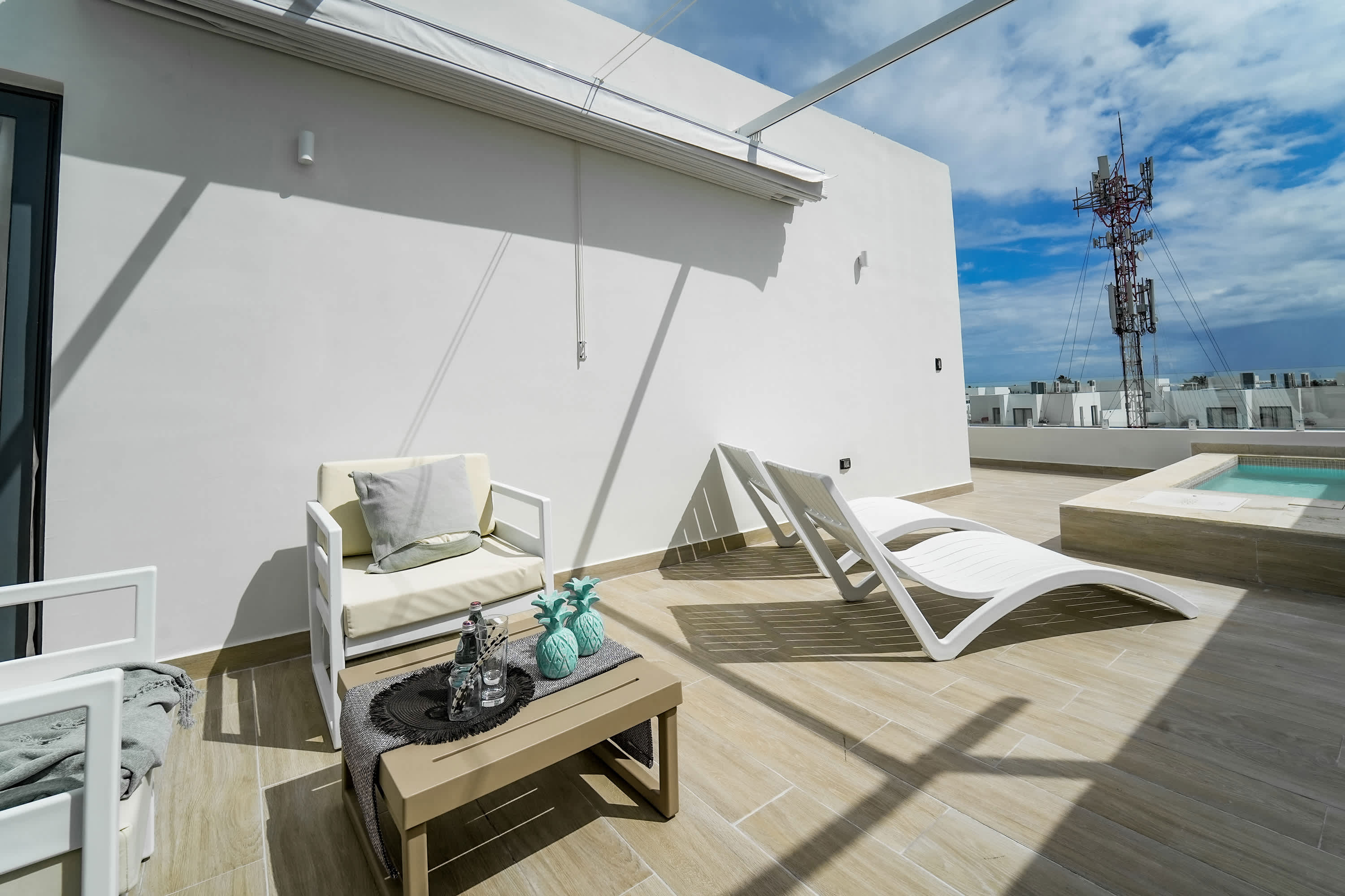 Spectacular PH w private rooftop steps from beach