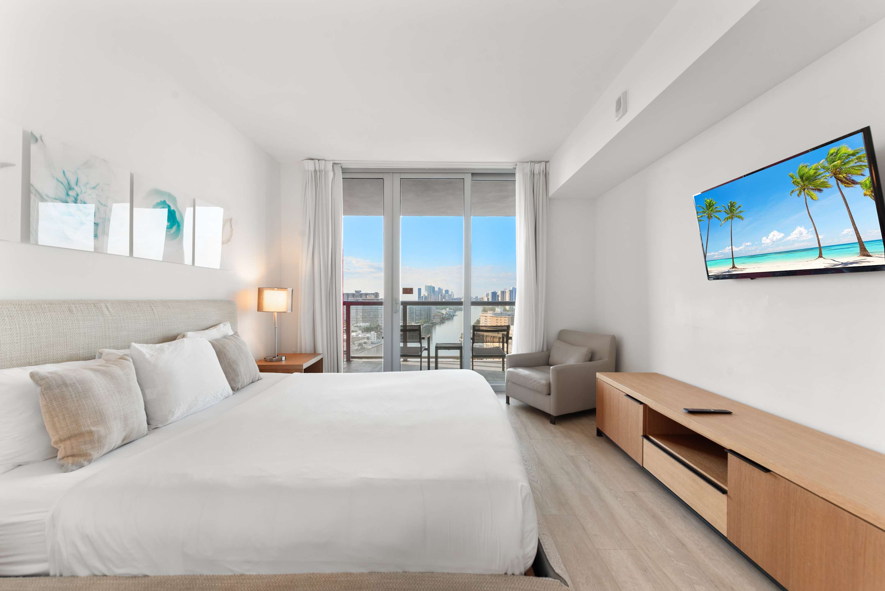 Spacious Coastal Retreat: Stunning Views, Pool, and Steps to the Beach 2