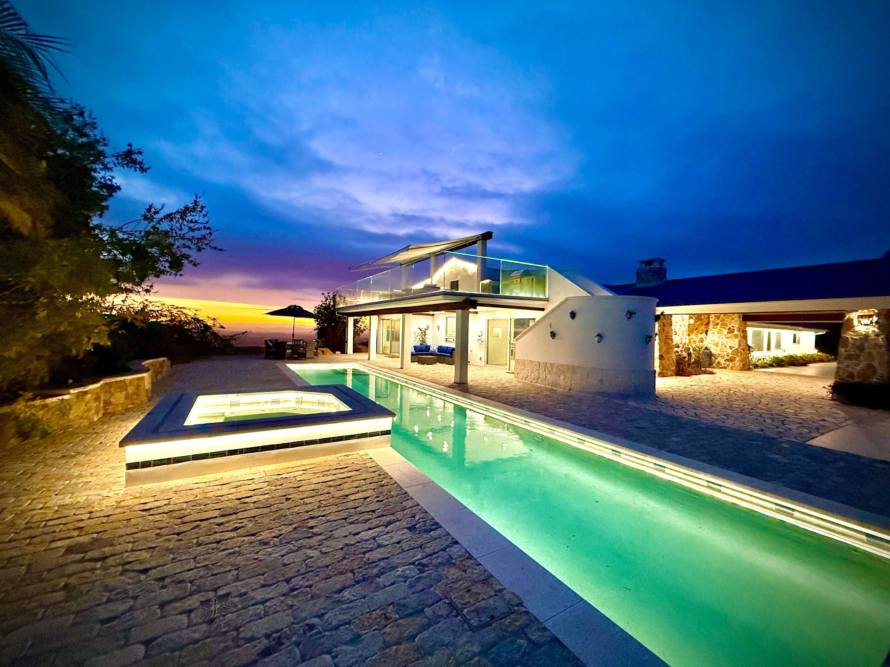 Luxe Private Hilltop Escape | Pool & Spa 360-views - Photo 5