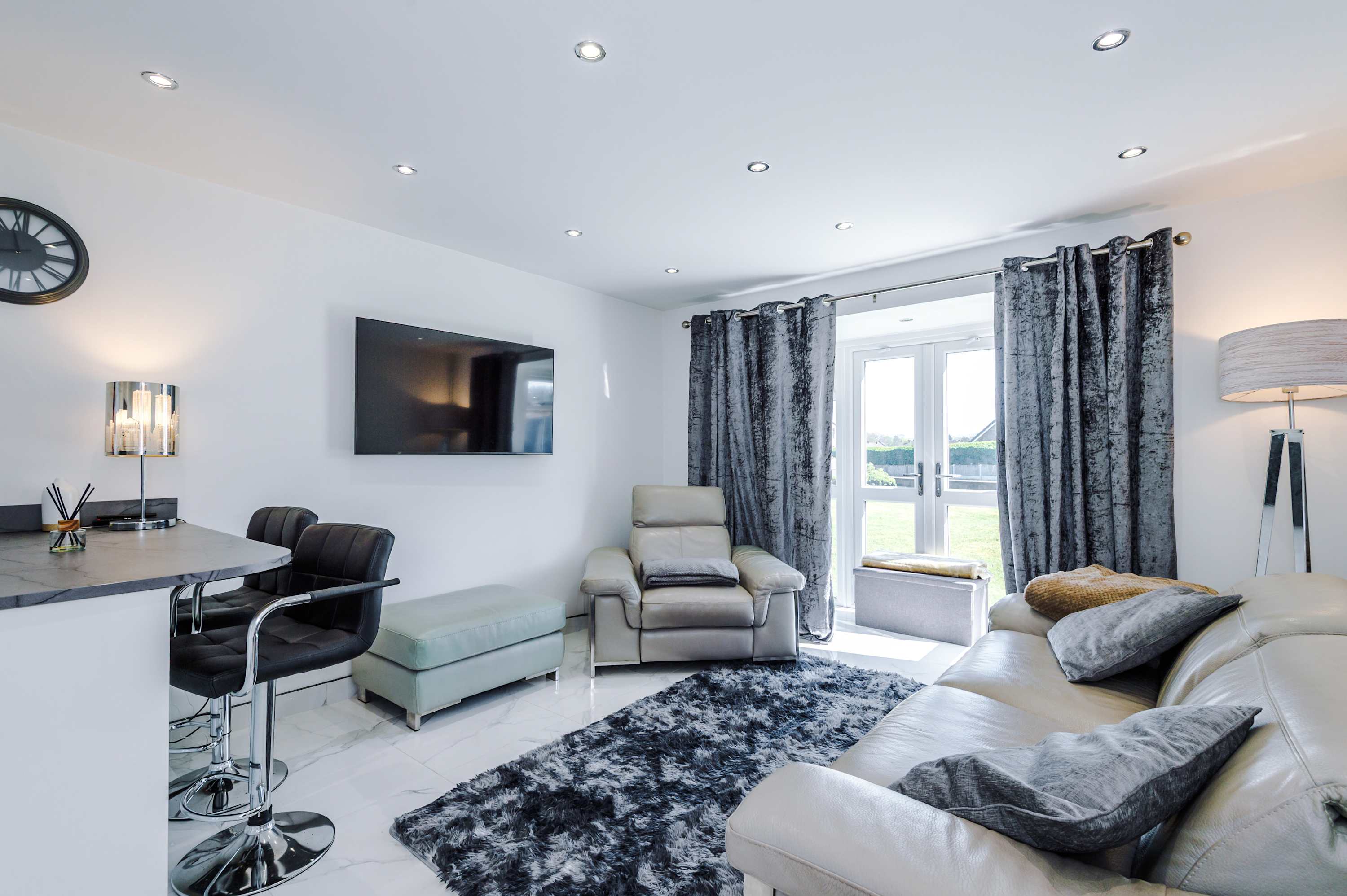 View Cosy 1BR Apt in Manchester with Free Parking in Cross Street M45 7RA Cosy 1BR Apt in Manchester with Free Parking in Cross Street M45 7RA - Property image 2 - VivreStays
