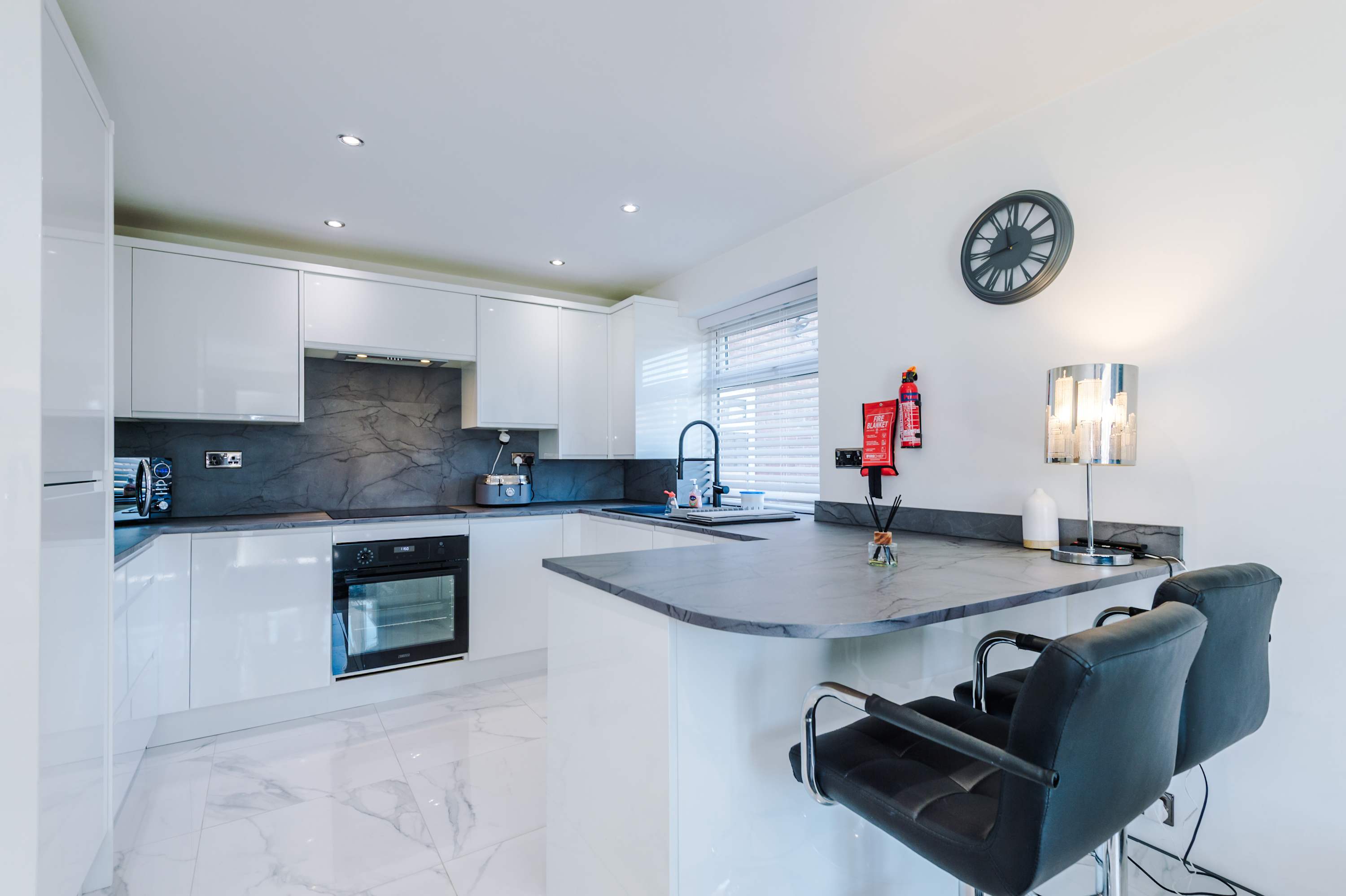 View Cosy 1BR Apt in Manchester with Free Parking in Cross Street M45 7RA Cosy 1BR Apt in Manchester with Free Parking in Cross Street M45 7RA - Property image 4 - VivreStays