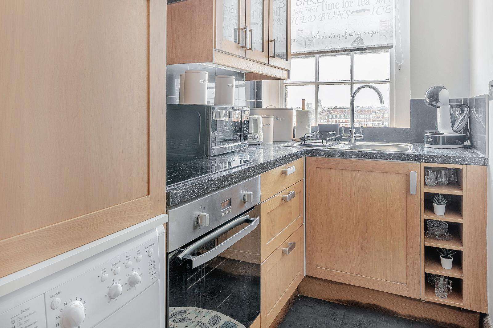 View Fantastic 1 Bedroom Apartment Just Off Marble Arch in Edgware Road 140 W2 2RD Fantastic 1 Bedroom Apartment Just Off Marble Arch in Edgware Road 140 W2 2RD - Property image 13 - VivreStays