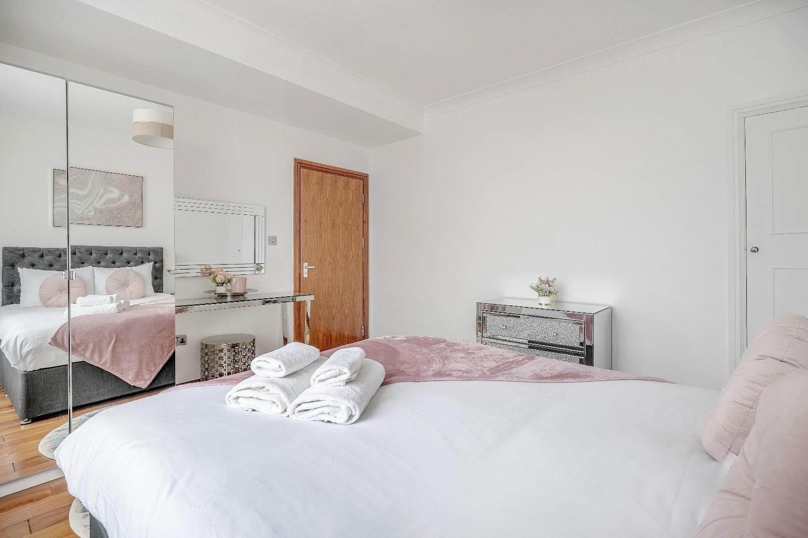 View Fantastic 1 Bedroom Apartment Just Off Marble Arch in Edgware Road 140 W2 2RD Fantastic 1 Bedroom Apartment Just Off Marble Arch in Edgware Road 140 W2 2RD - Property image 3 - VivreStays