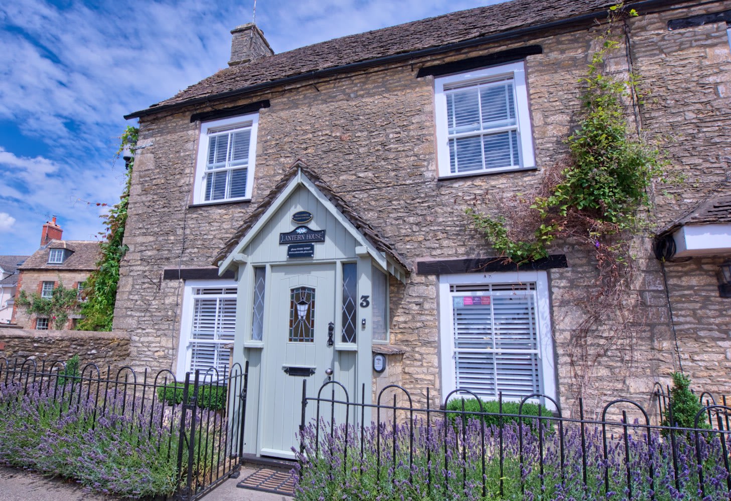 Beautiful Cottage in Picturesque Cotswolds Village — Sherston, England — vacation rental