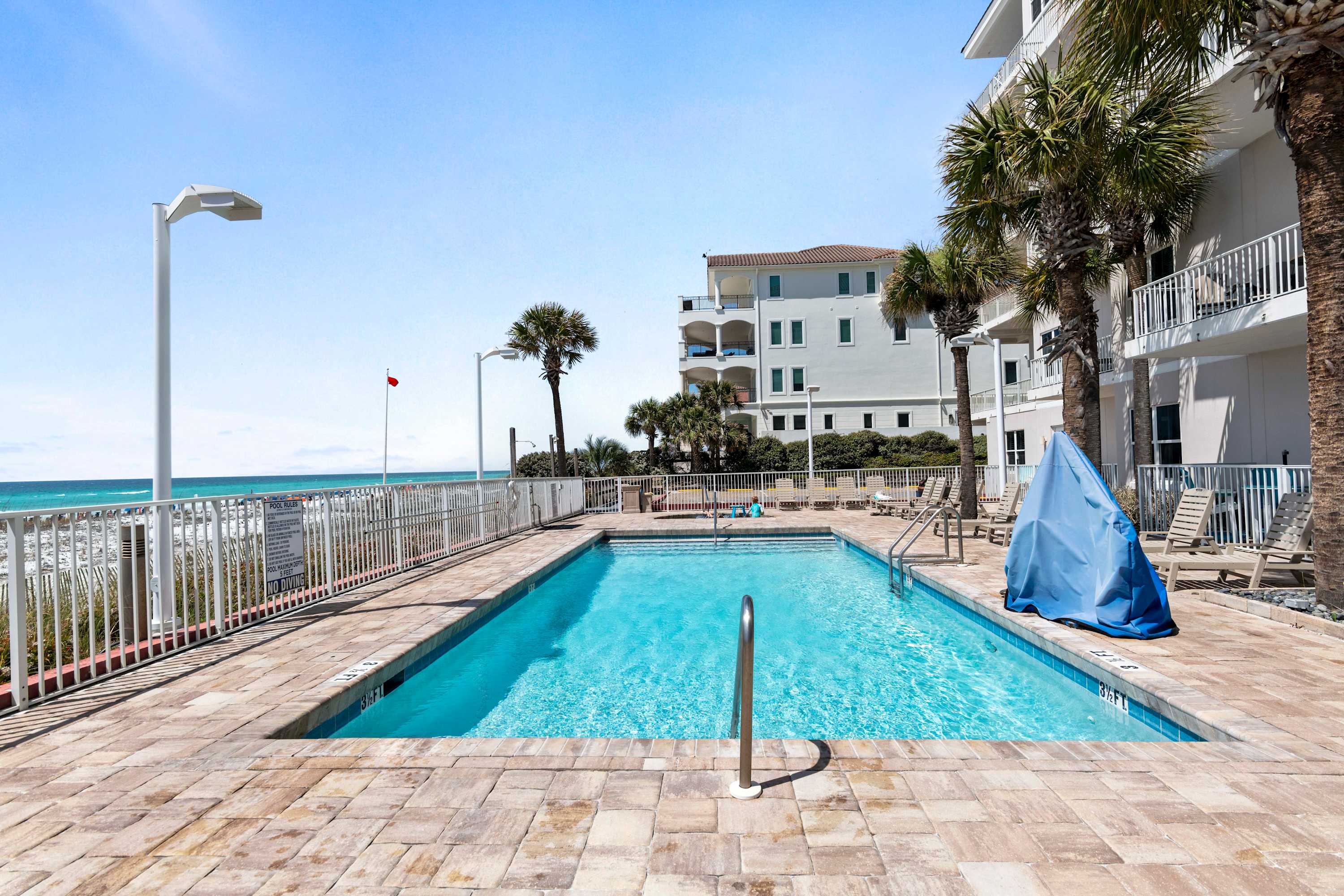 Direct Beach, Resort, Gym & Pool | 101B Seabreeze
