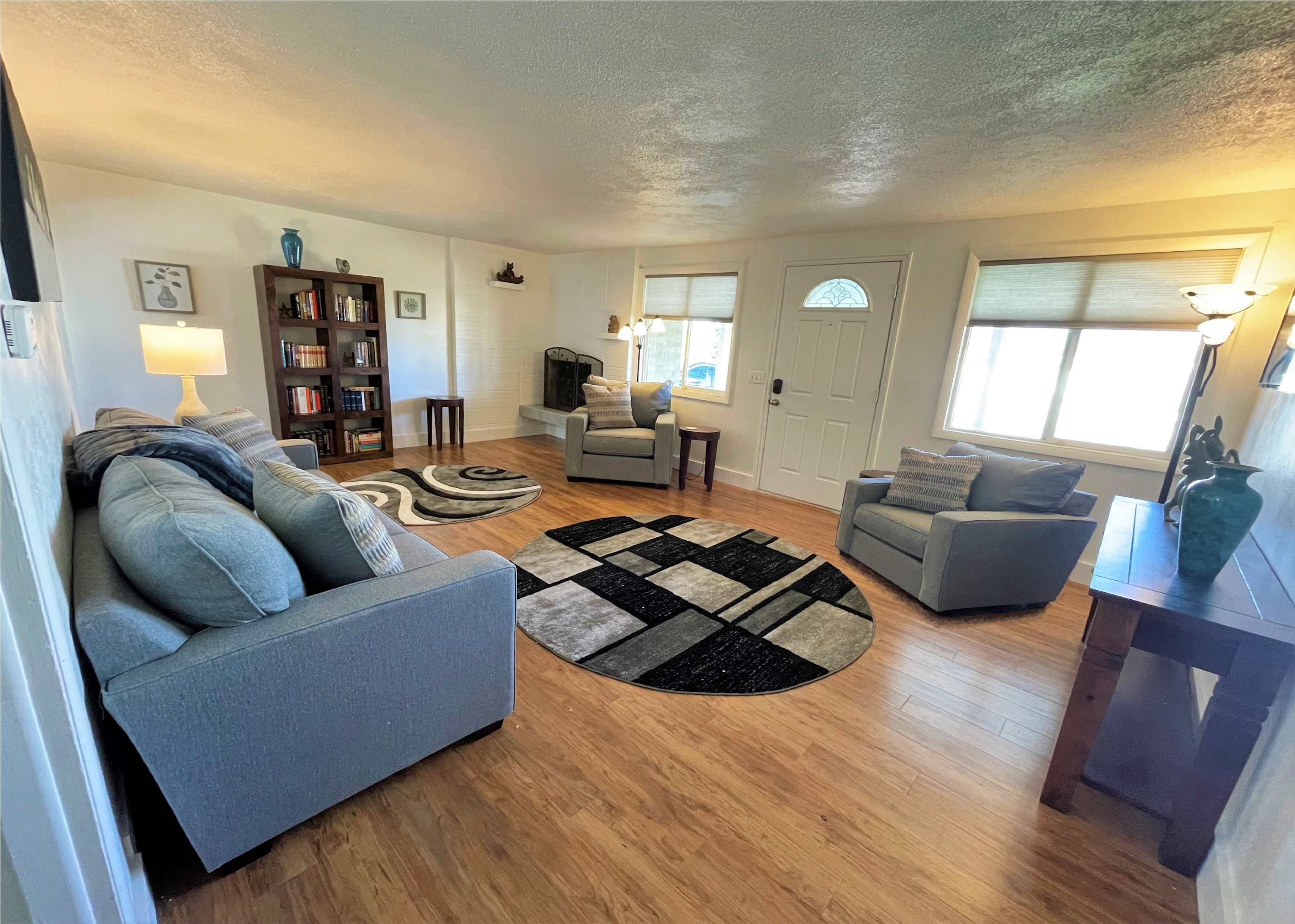 Spacious Outdoor Hot Tub And Entertainment Rooms - Stylish Family Retreat - Sandy, UT