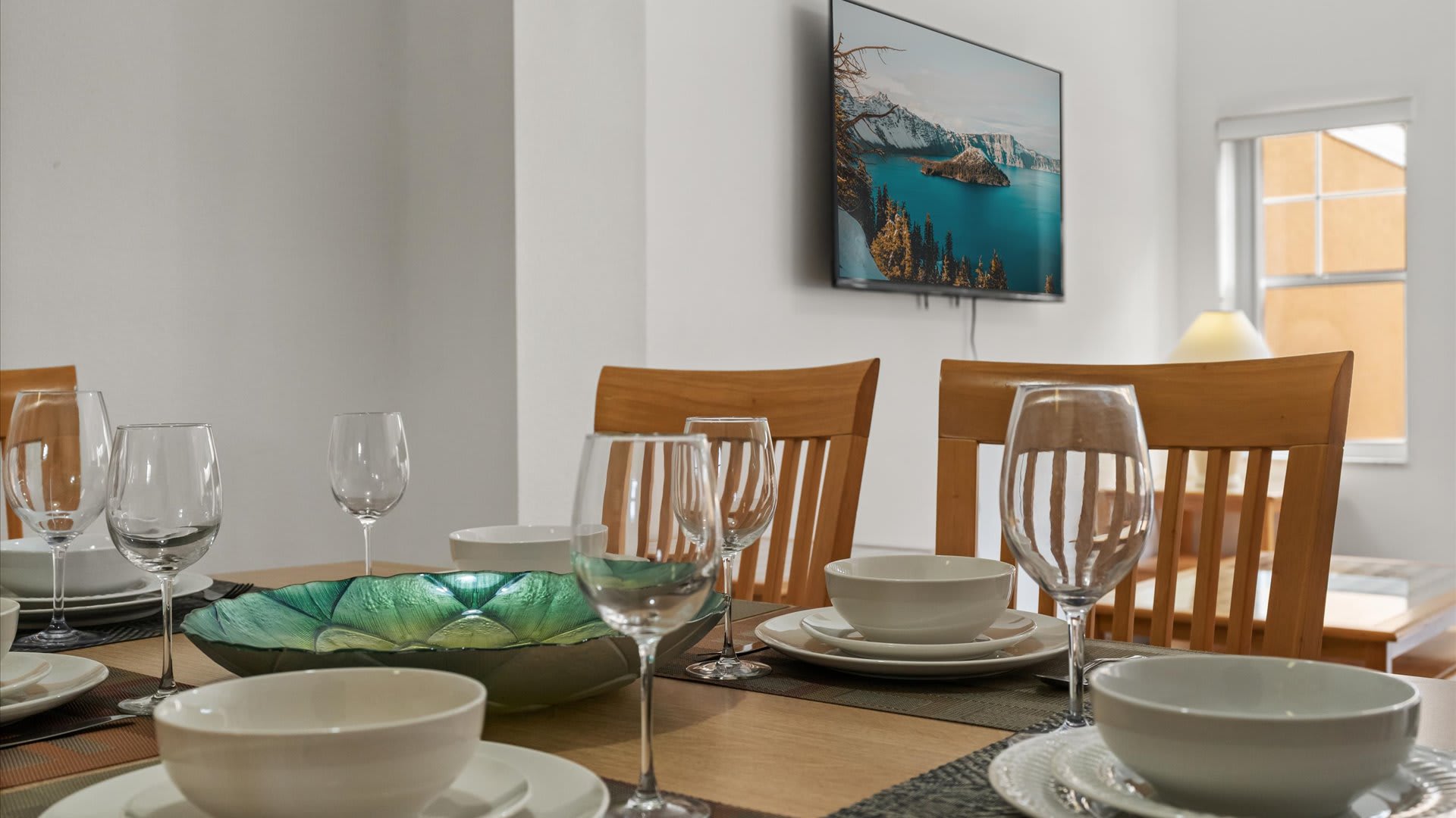 Dining table set for up to 6 guests 