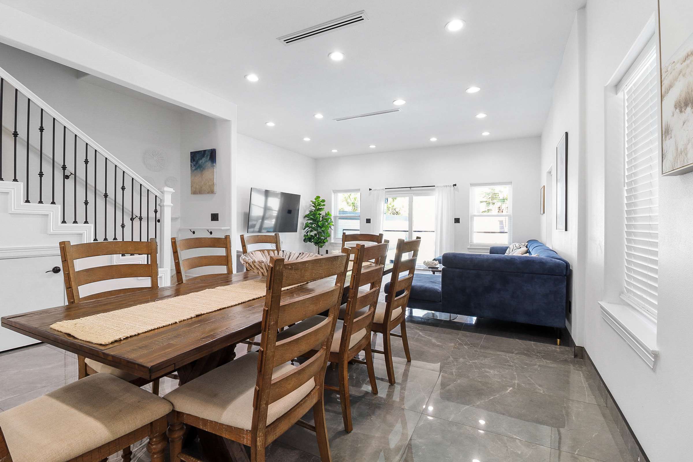 Large family dining area for 8 guests