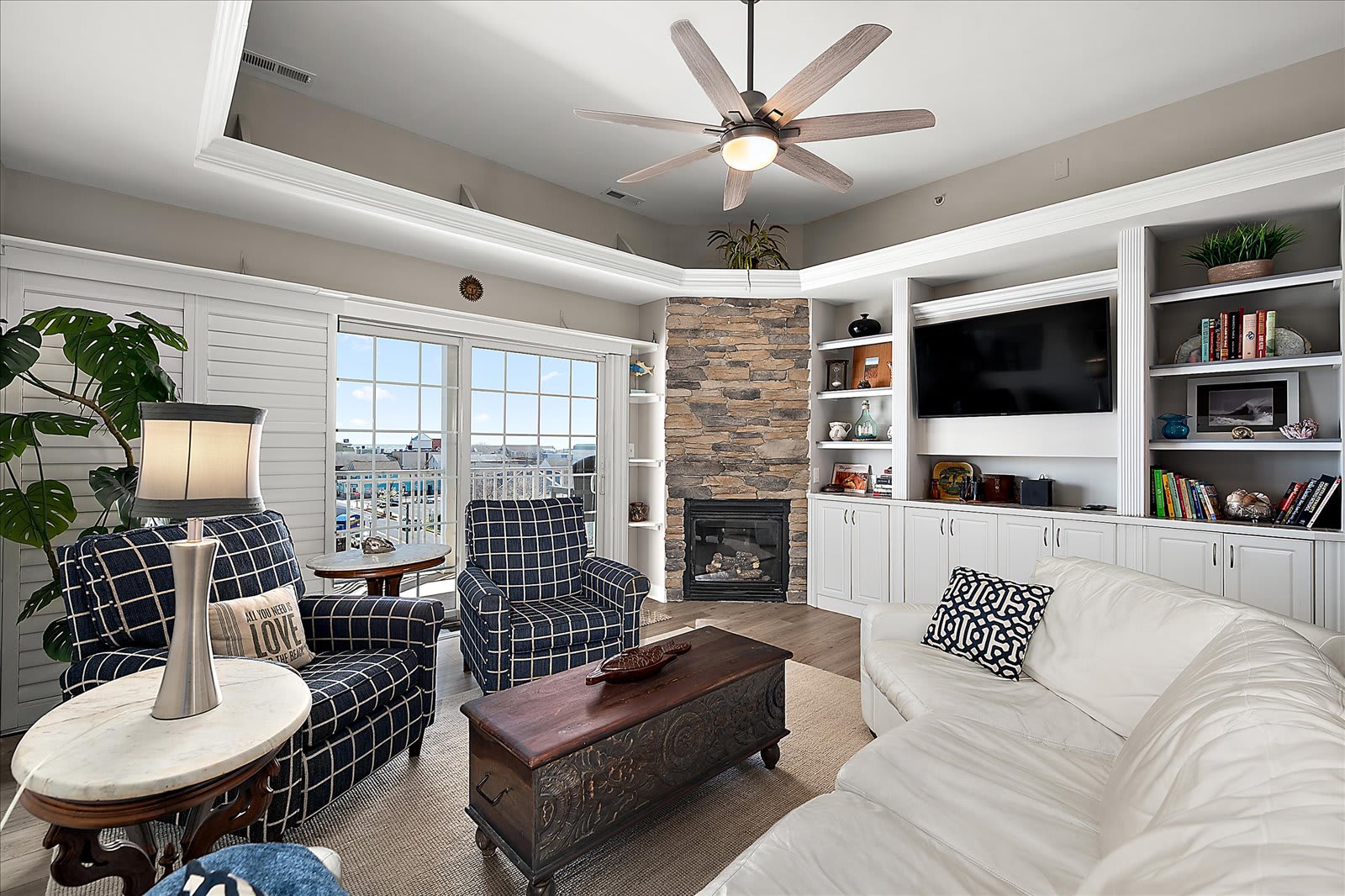 Downtown Condo with Great Views and Prime Location | Photo 2