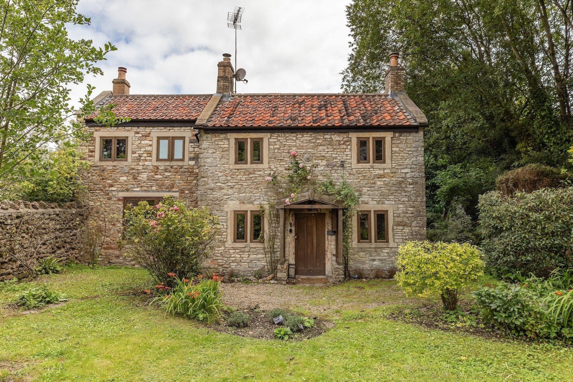 Beautiful Cottage nr Mendip Hills, Private Parking — Chilcompton, England — vacation rental
