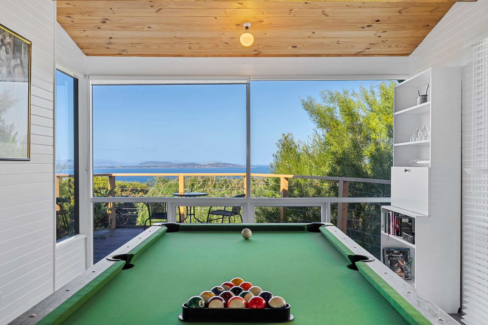 "Oceanview Retreat" - 20kms from CBD - Sleeps 8. — Blackmans Bay, Tasmania — vacation rental