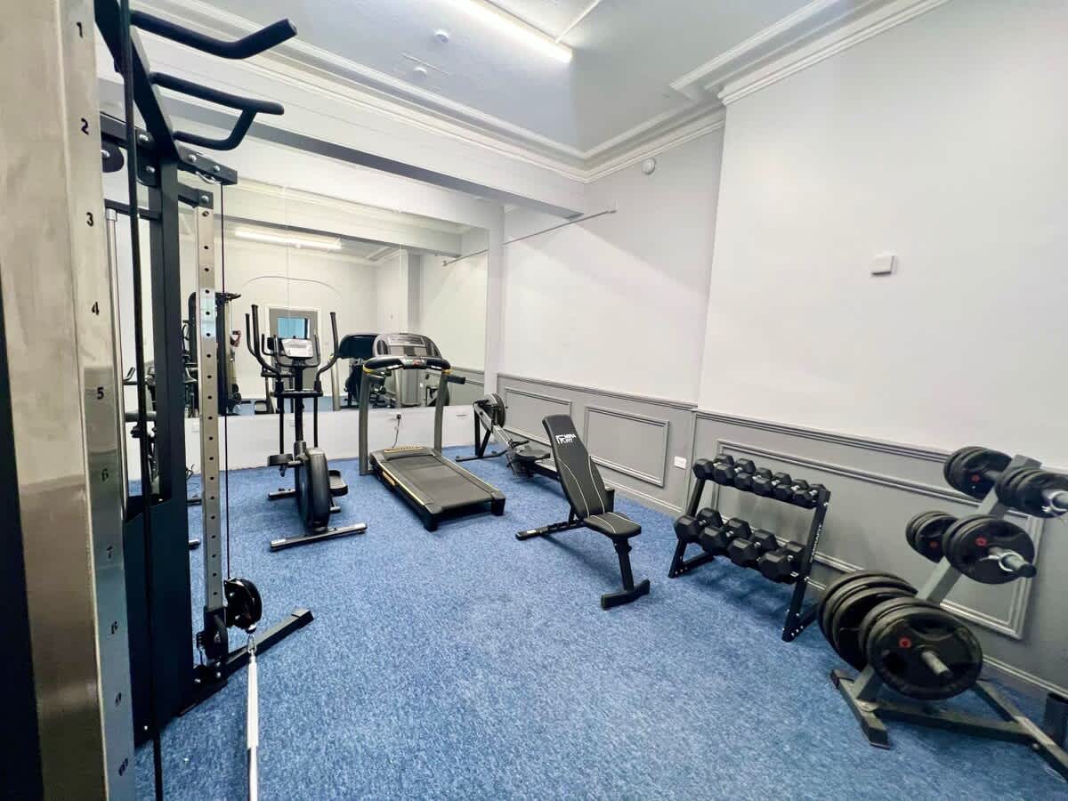 Newly Renovated Luxurious Retreat with Parking