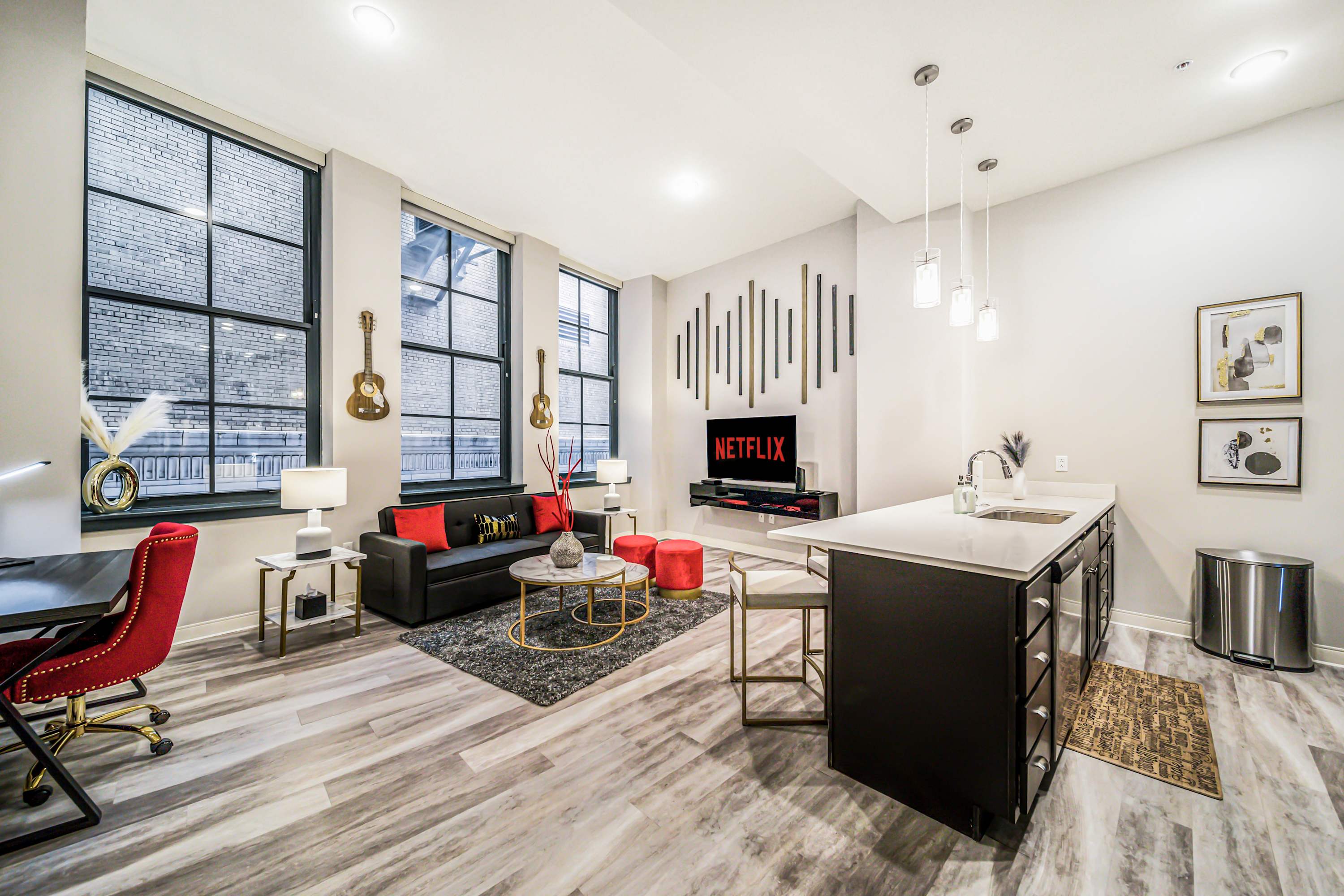 Rock & Roll Flat w/ Heated Pool+Sauna+Gym•Downtown — Cleveland, OH — vacation rental
