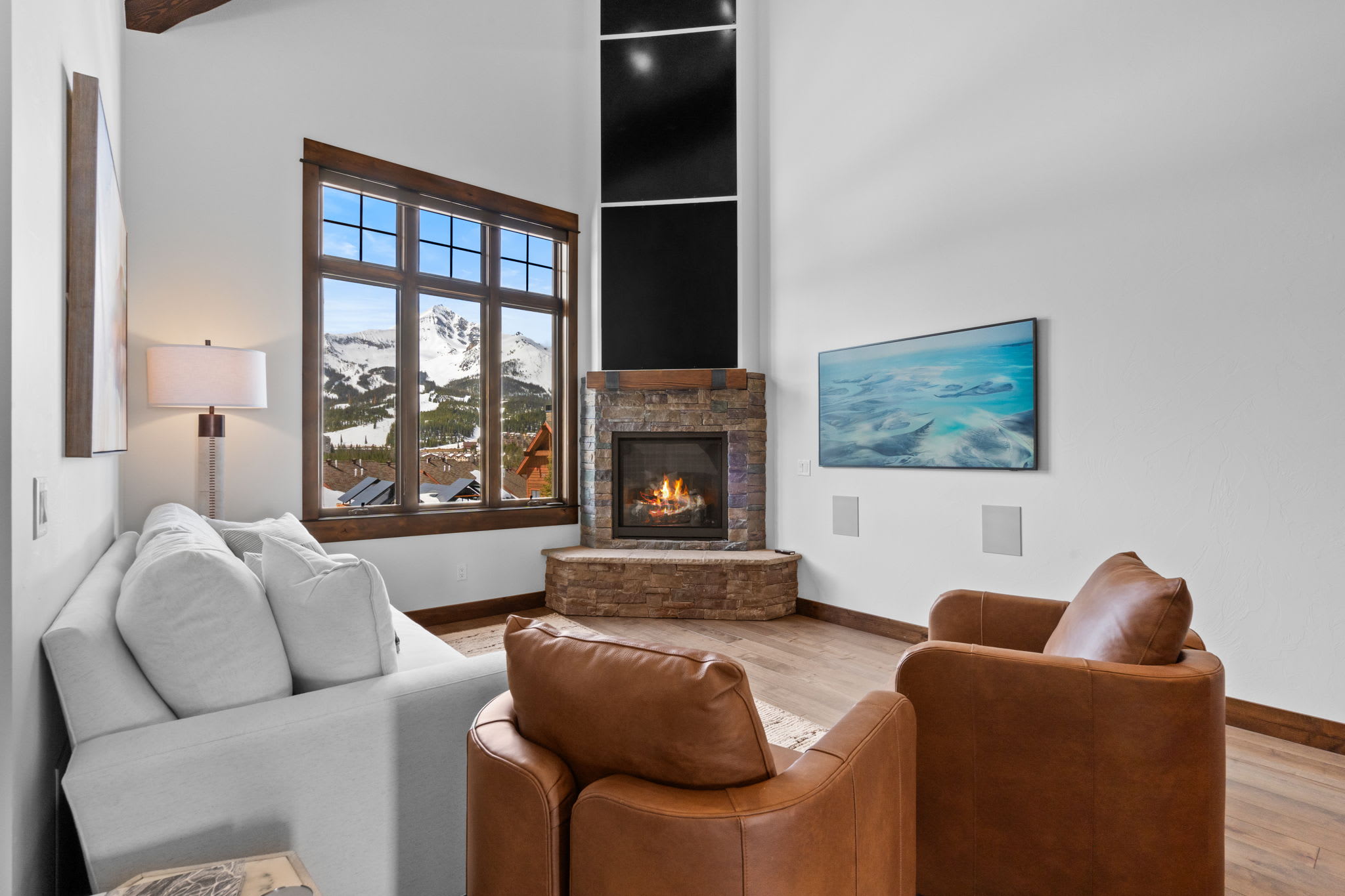 *NEW TO MARKET* Mountain Chalet | 2 Min from Big Sky Resort | Hot Tub — Big Sky, MT — vacation rental