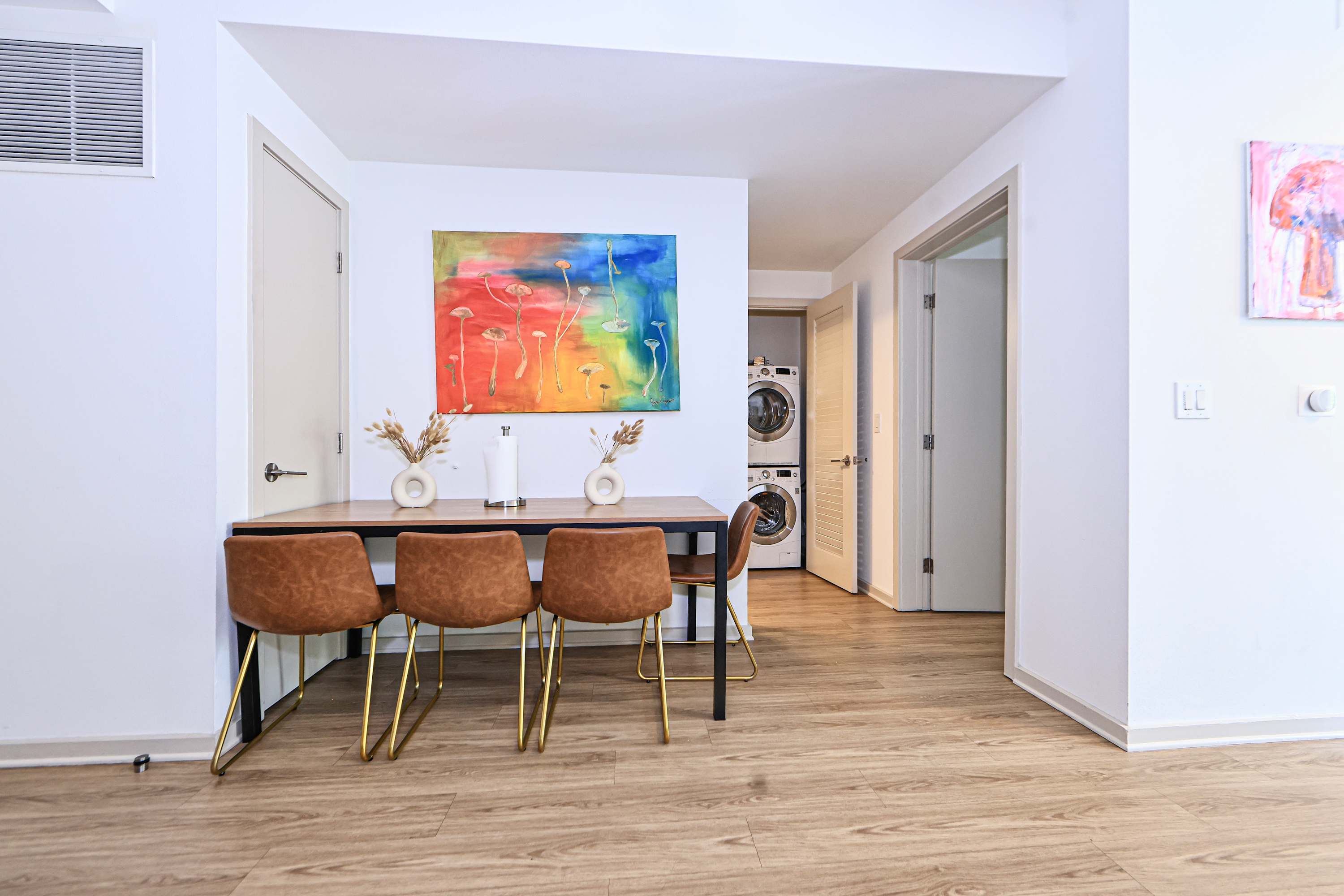 Stay in Style Modern 2BR Steps from Hollywood Action