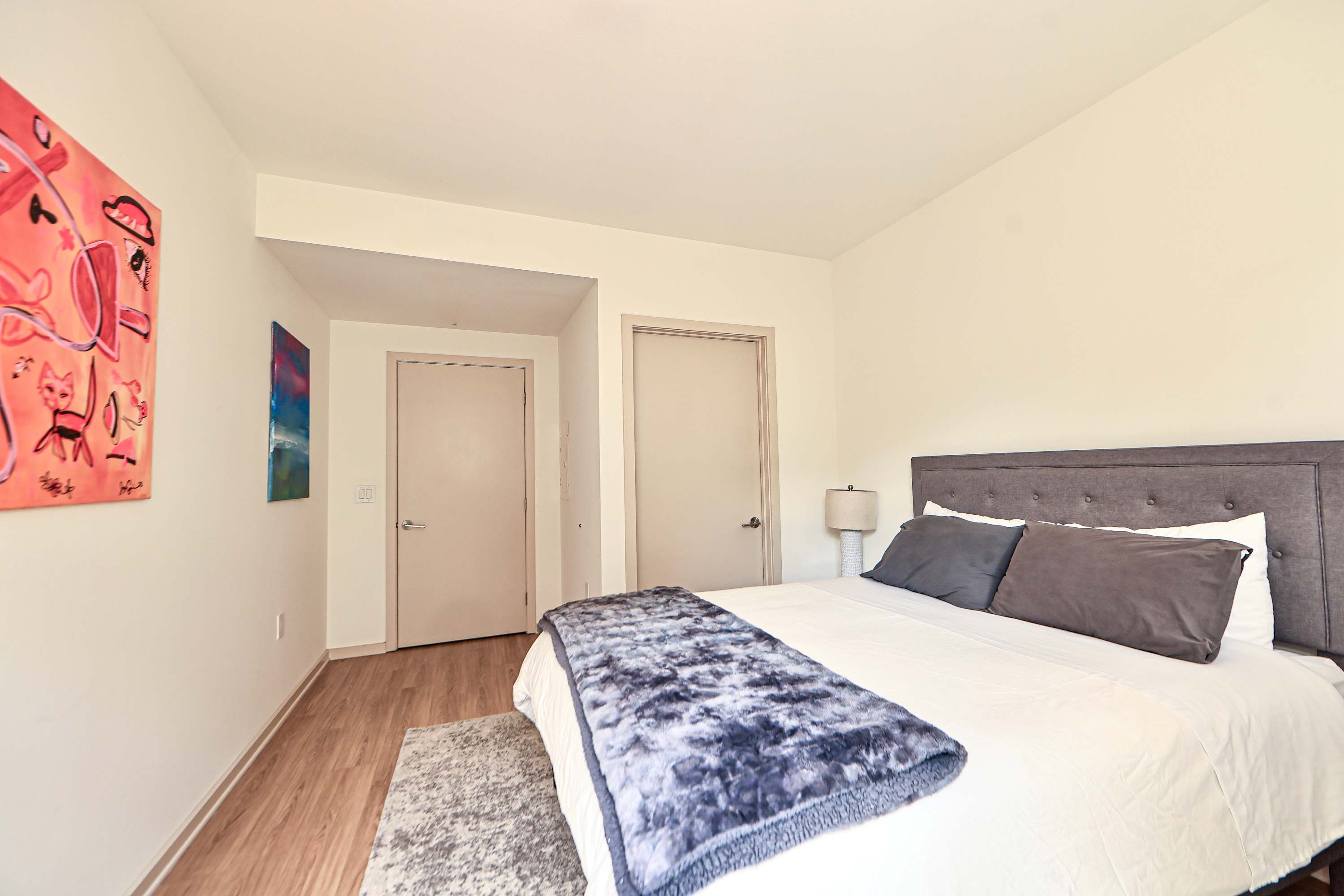 Stay in Style Modern 2BR Steps from Hollywood Action