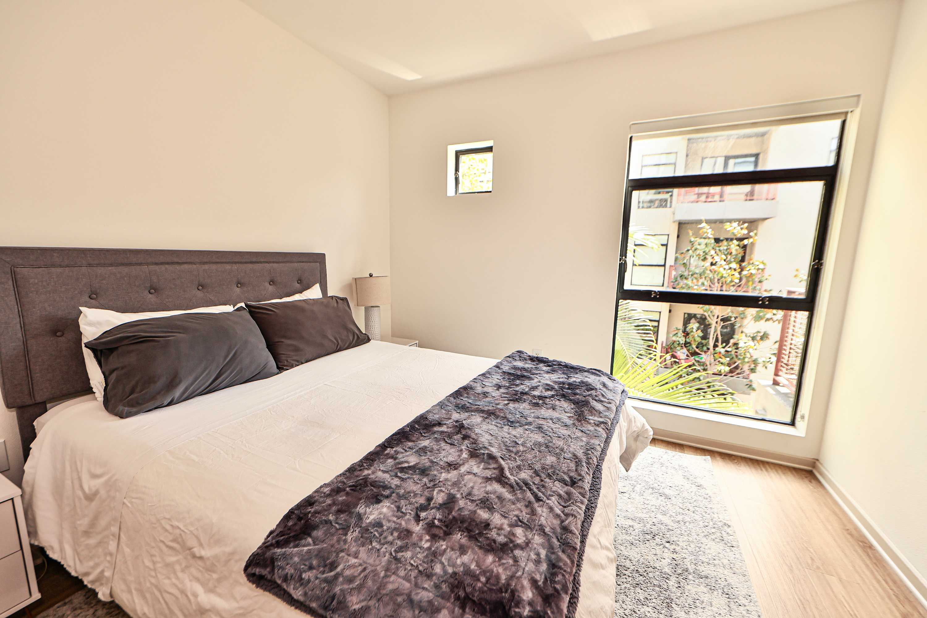 Stay in Style Modern 2BR Steps from Hollywood Action